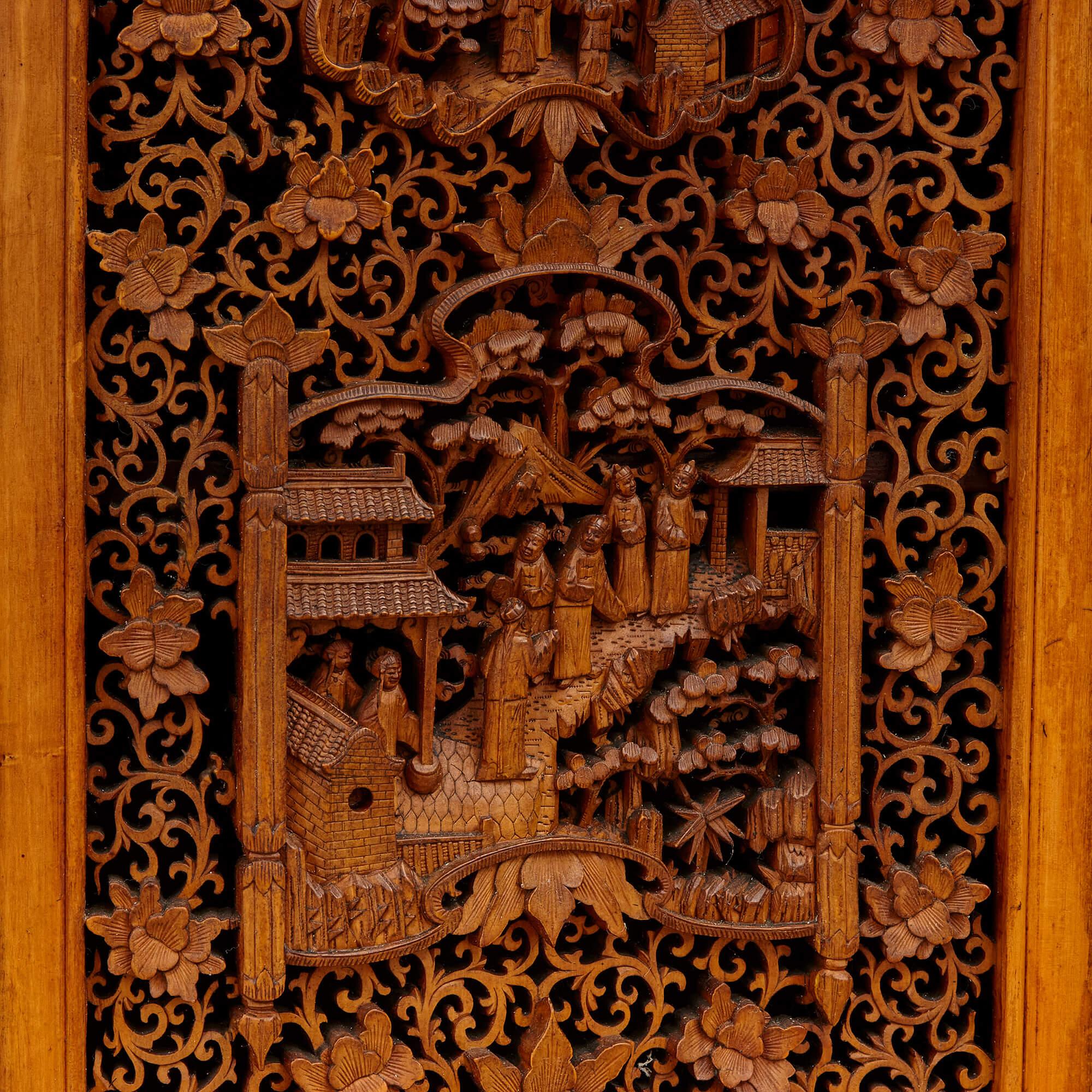 Großes chinesisches Kabinett aus Hartholz, Buchsbaum und Ebenholz mit Knochenintarsien (Qing-Dynastie) im Angebot