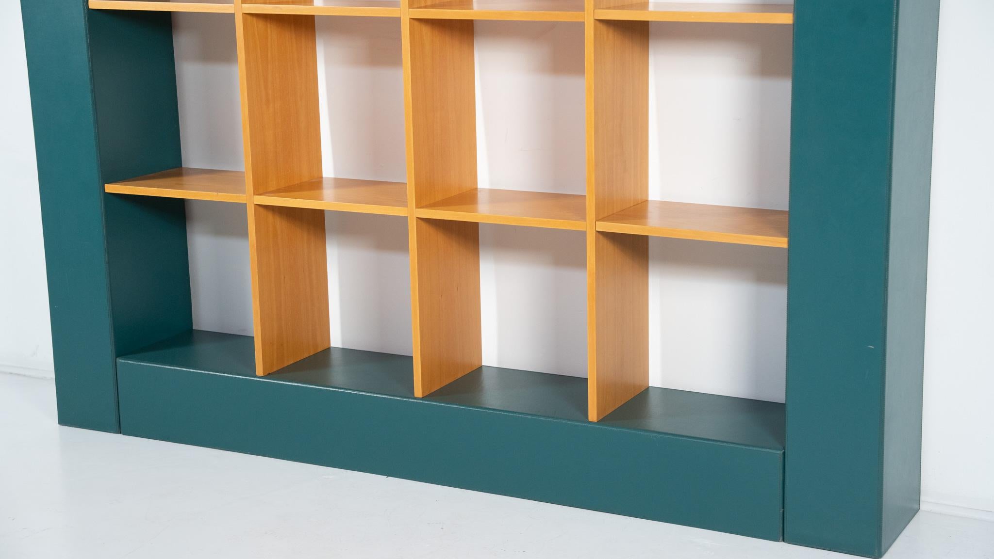 Große Bücherregalschlaufe von Pierluigi Molinari, Holz und Leder, Italien, 1990er Jahre im Angebot 5