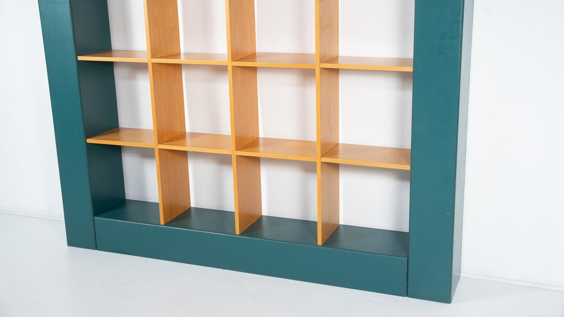 Große Bücherregalschlaufe von Pierluigi Molinari, Holz und Leder, Italien, 1990er Jahre im Angebot 7