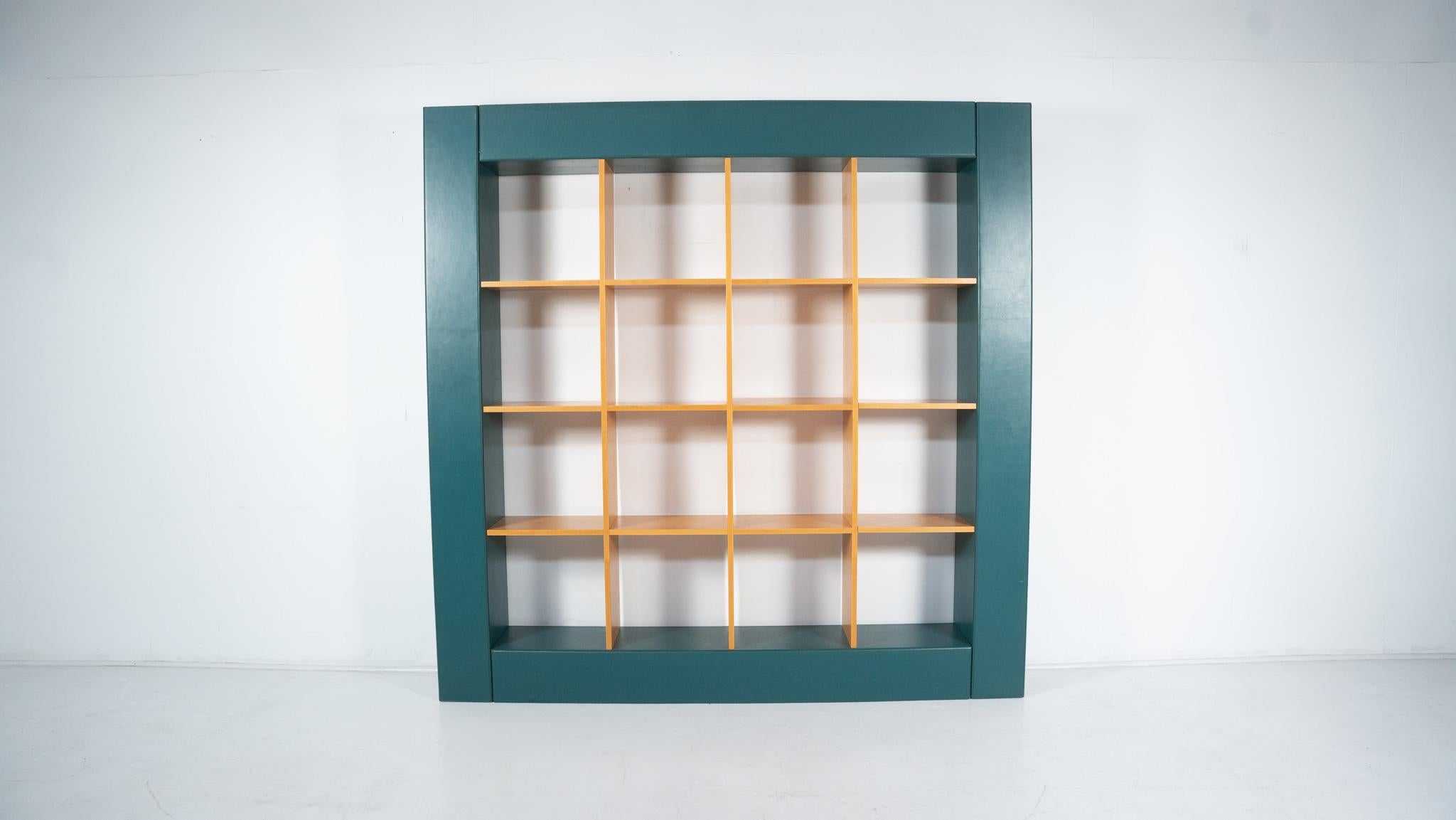 Große Bücherregalschlaufe von Pierluigi Molinari, Holz und Leder, Italien, 1990er Jahre im Angebot 1