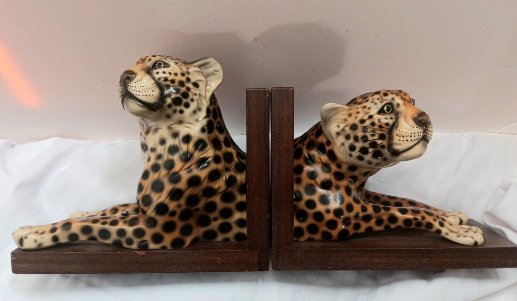 Pair of mid-century bookends.
Spectacular ceramic bookends in the shape of a leopard

These vintage glazed ceramic or porcelain bookends in the shape of leopards are spectacular. These figures come from Spain in the mid-20th century, where animal
