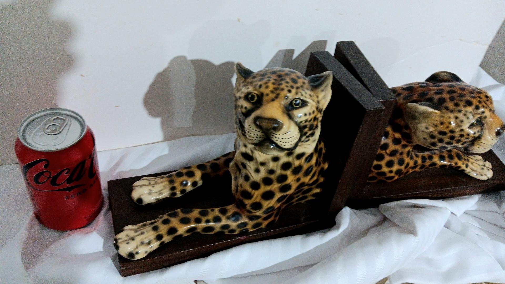 Large Bookends Spectacular Ceramic or Porcelain in the shape of a leopard 50s In Excellent Condition In Mombuey, Zamora