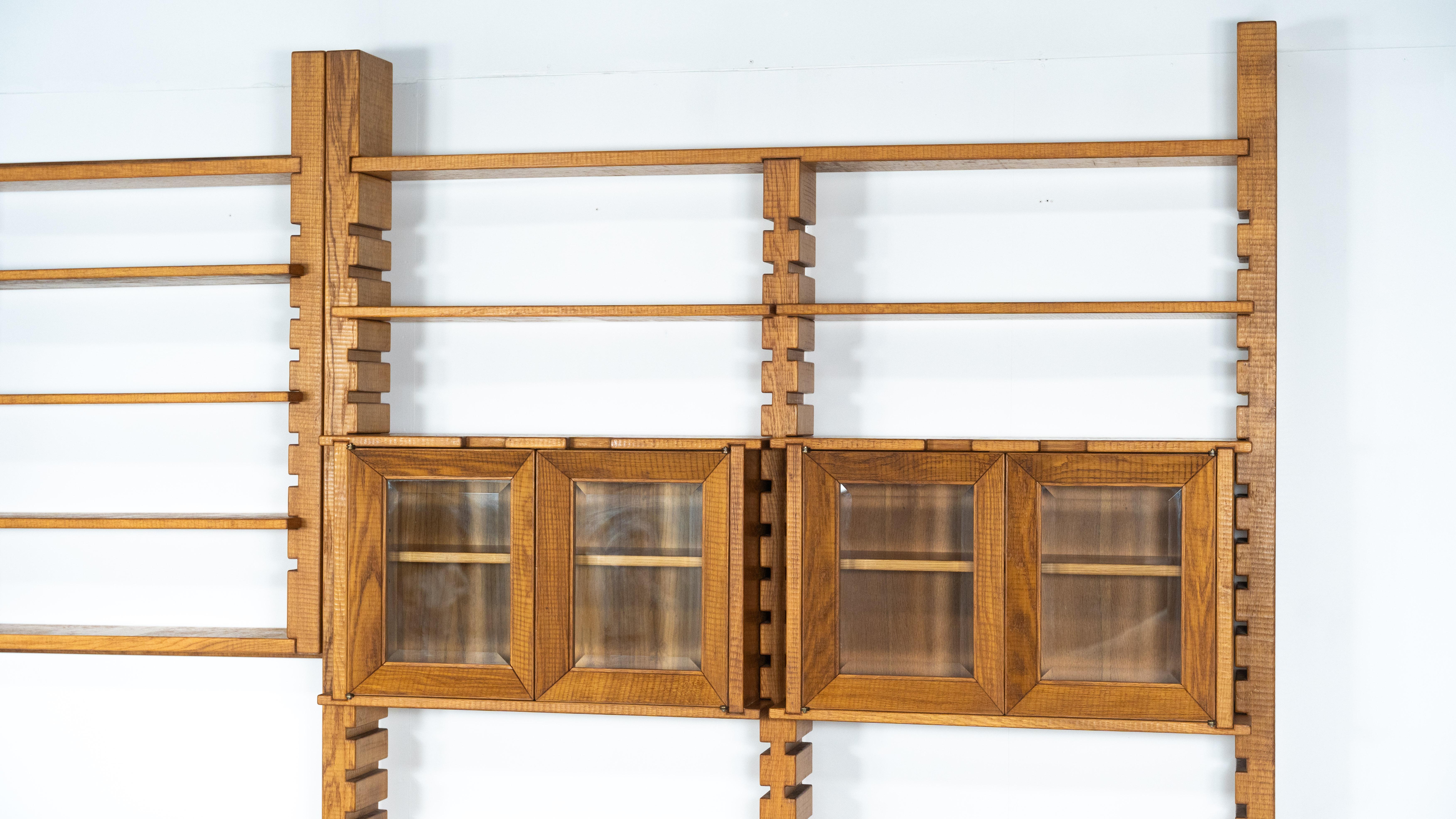 Bois Grande bibliothèque avec banc par Guiseppe Rivadossi pour Officina Rivadossi, Italie en vente