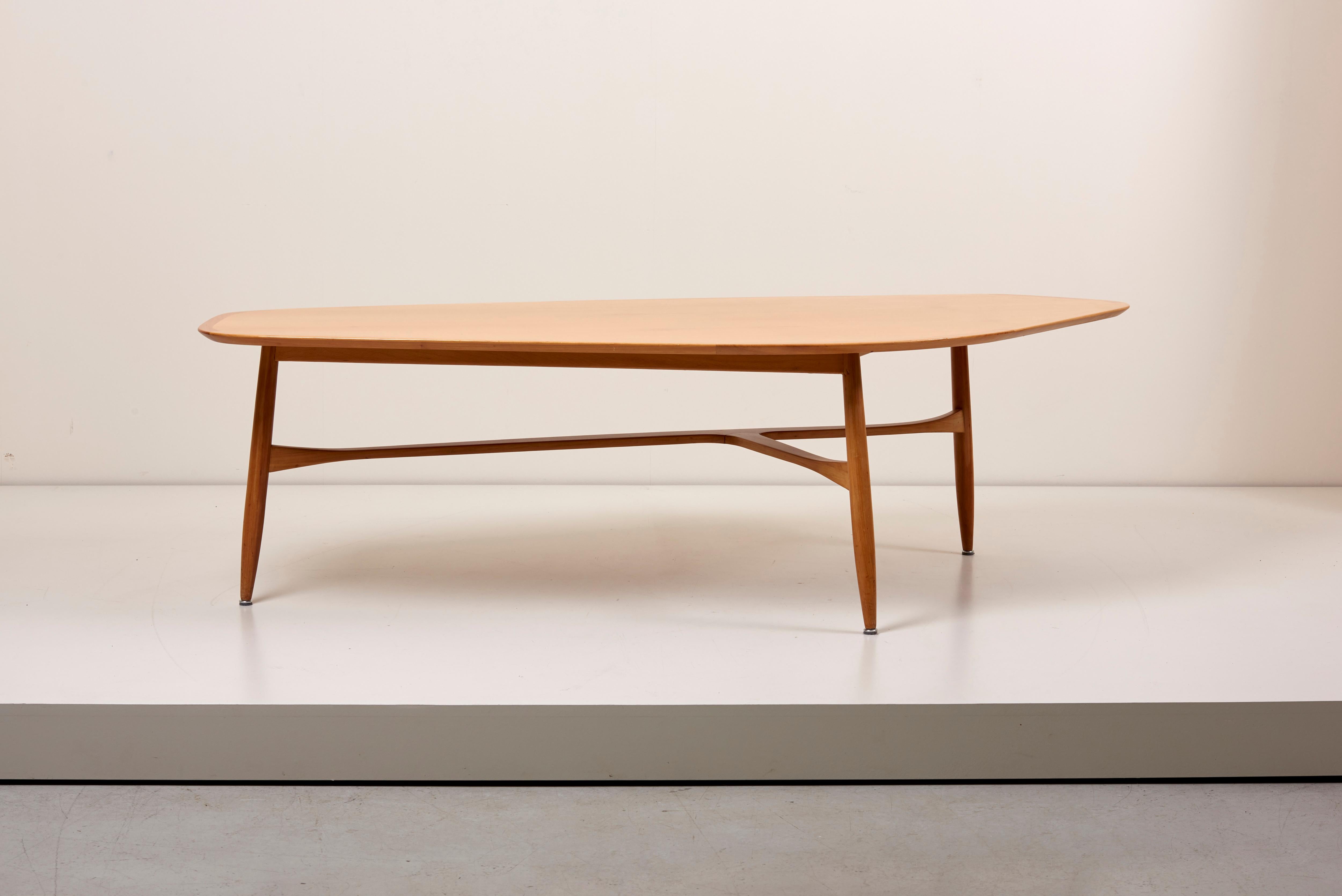 Large boomerang-shaped coffee table with polished blonde teak wood designed by Svante Skogh for Laauser, Scandinavia design.