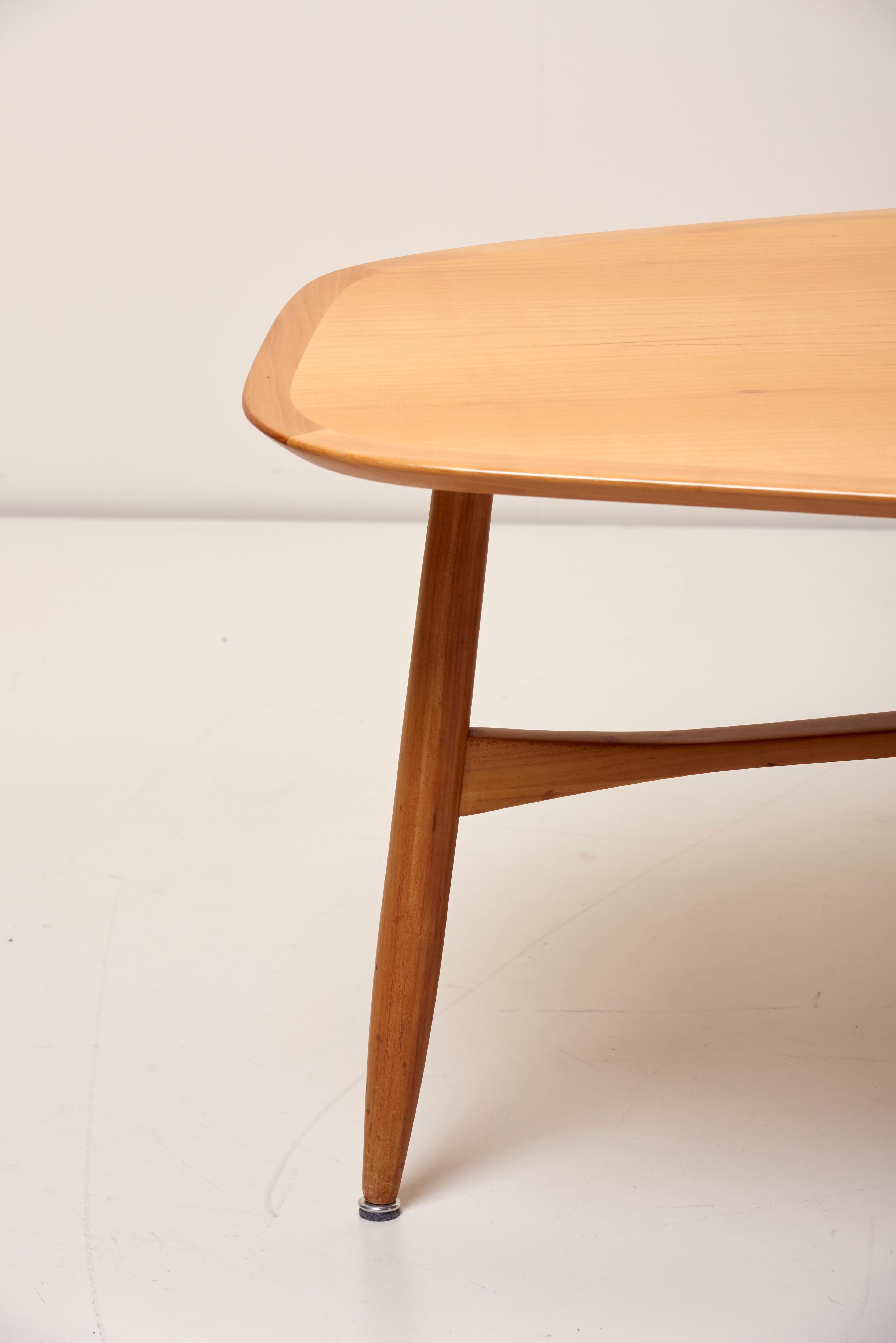 svante coffee table