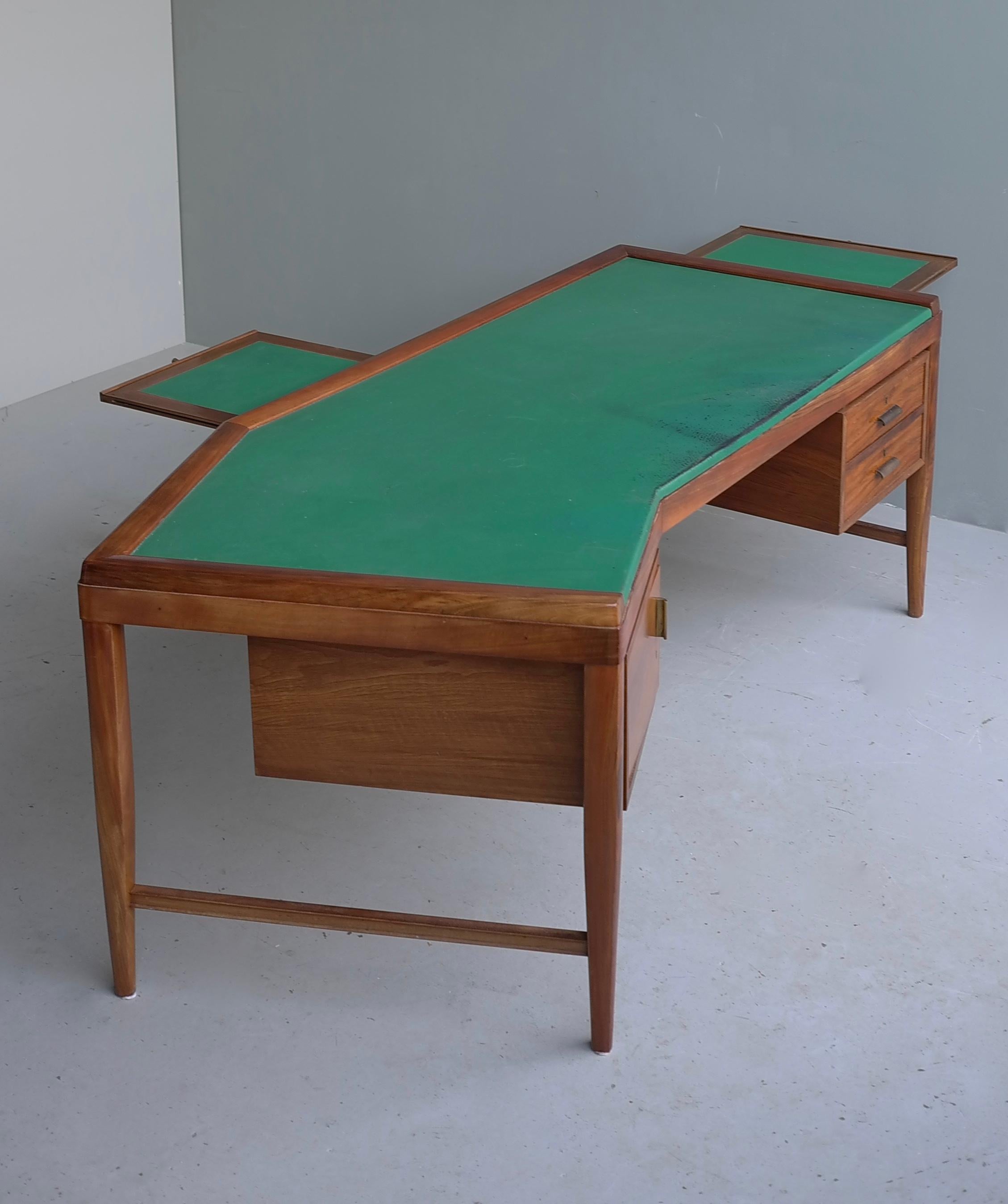 Large Boomerang shaped Walnut Desk with Green Leather patinated top Italy 1950’s For Sale 6