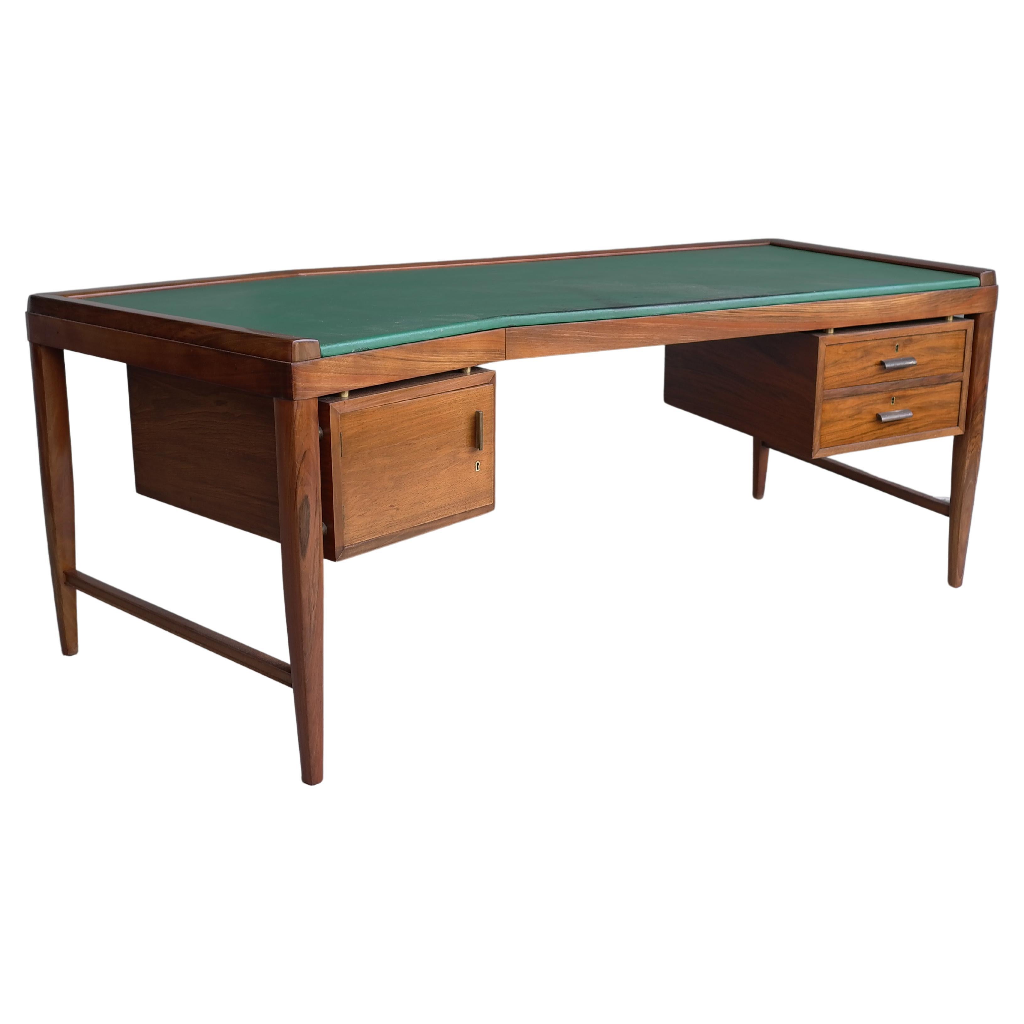 Large Boomerang shaped Walnut Desk with Green Leather patinated top Italy 1950’s For Sale 13