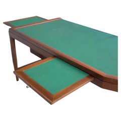 Escritorio grande de nogal en forma de boomerang con tapa patinada de cuero verde Italia Años 50