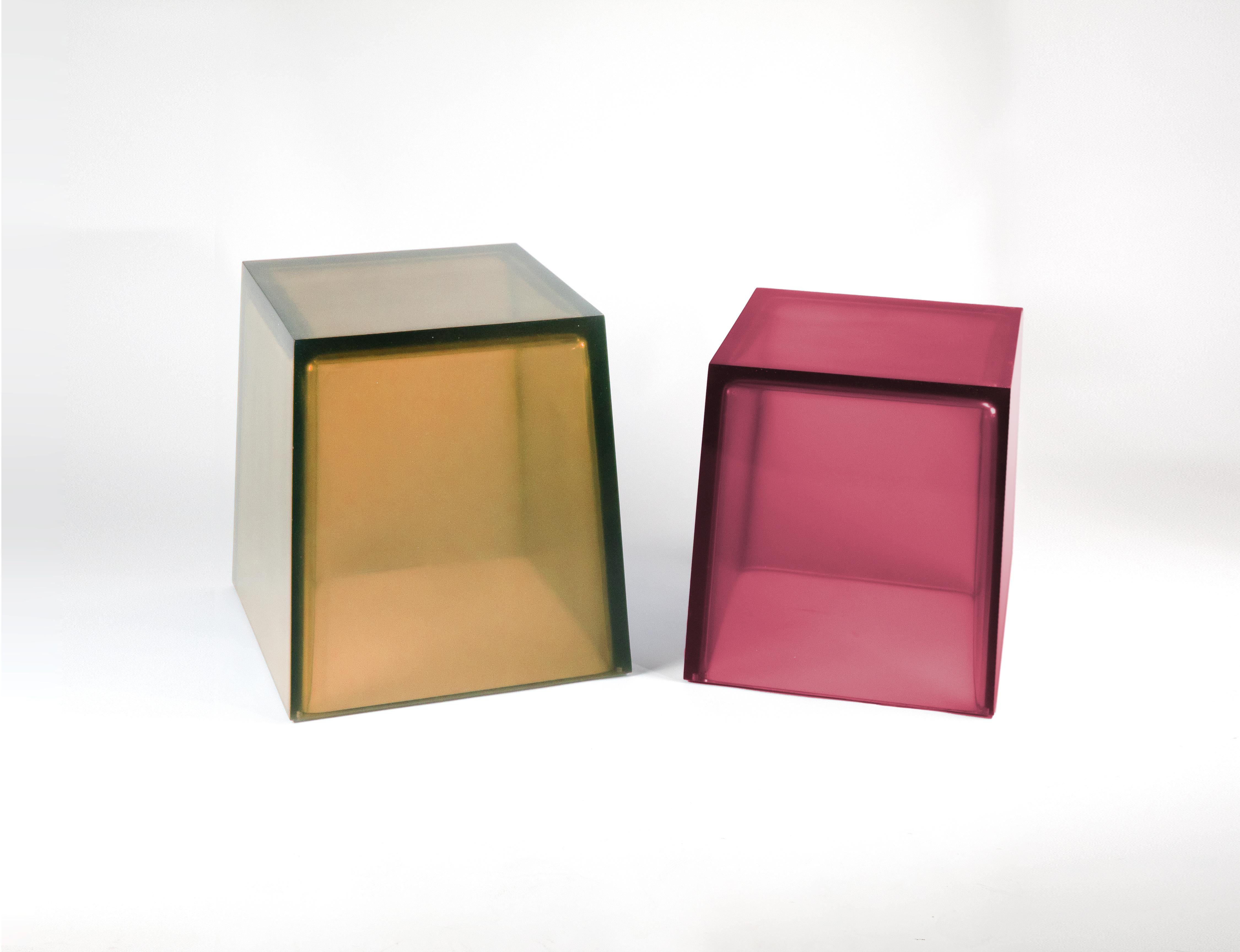 Grande table d'appoint Gamma bordeaux par Creators Of Objects en vente 1