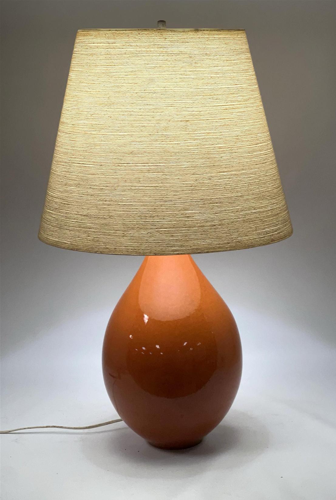 Große Bostlund-Tischlampe in Kürbisform aus Keramik mit original Bostlund-Schirm (Glasfaser) im Angebot