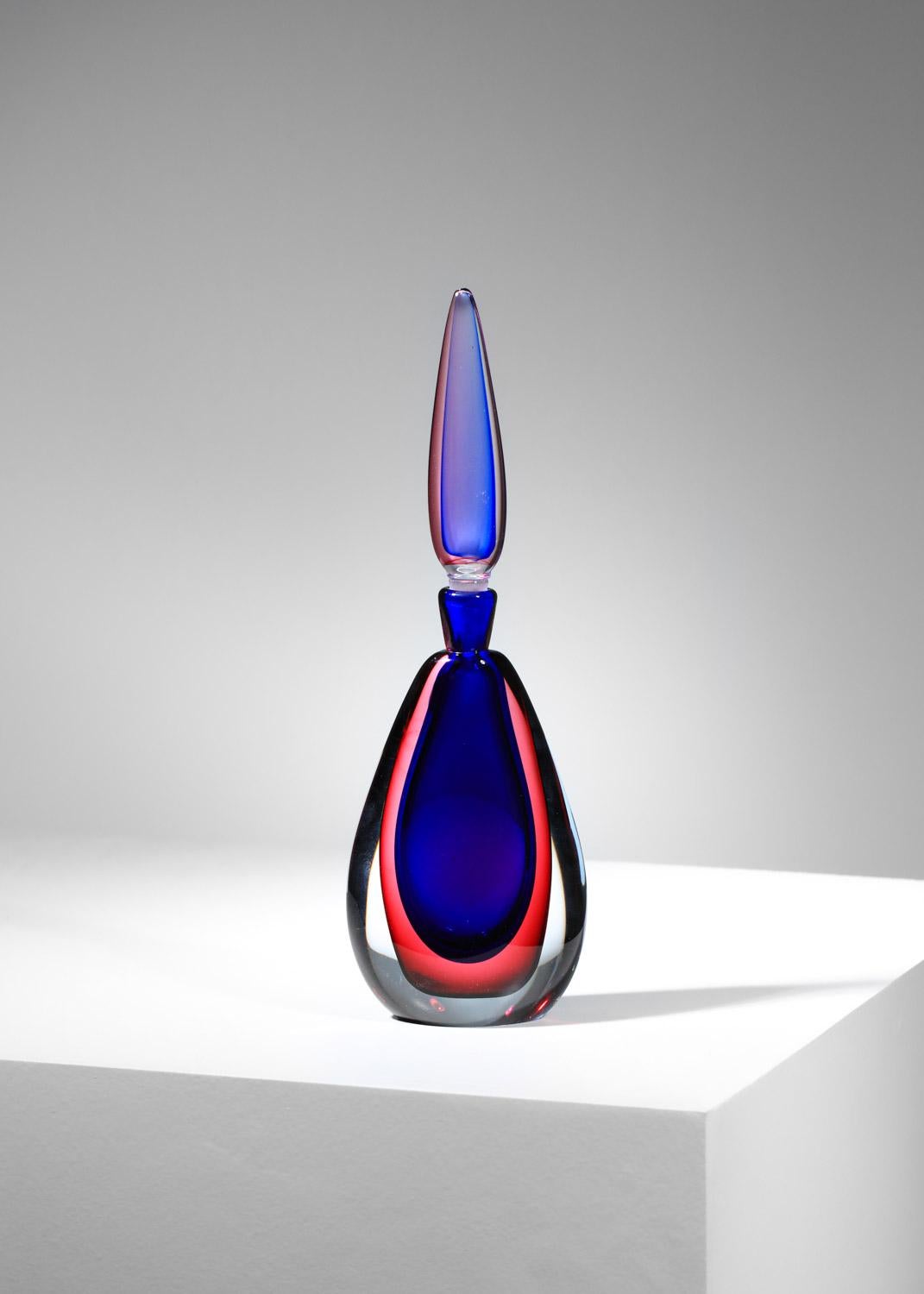 Mid-Century Modern Large bottle in blue and red Murano glass from the 60s For Sale
