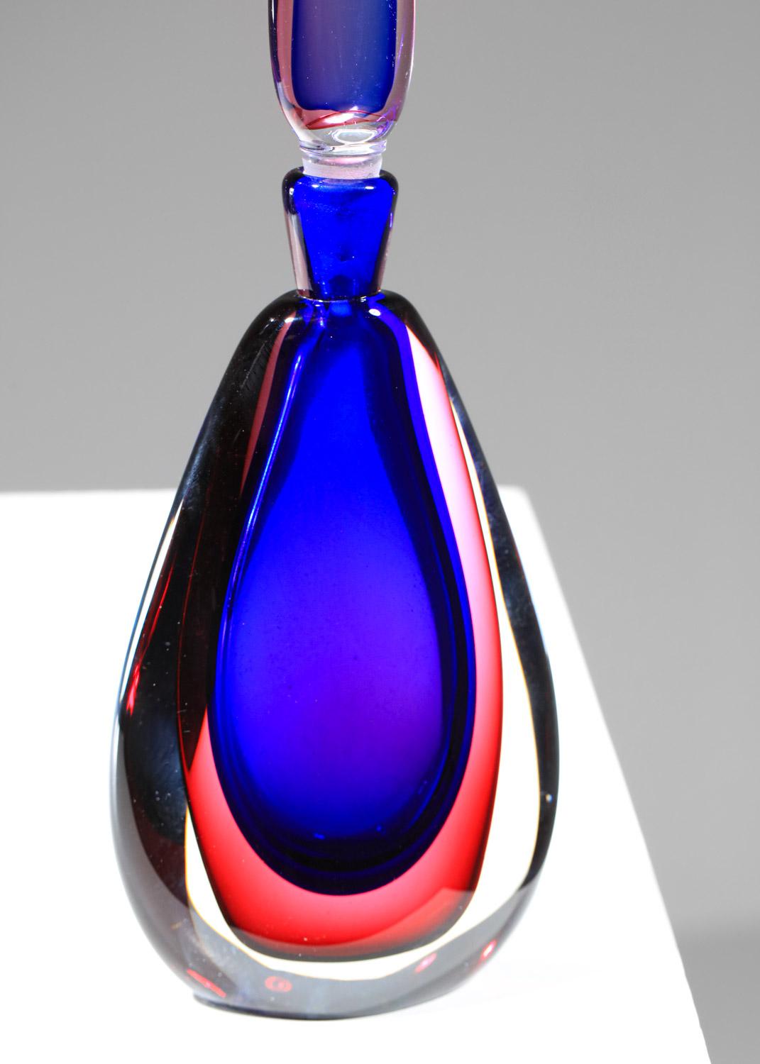 Italian Large bottle in blue and red Murano glass from the 60s For Sale