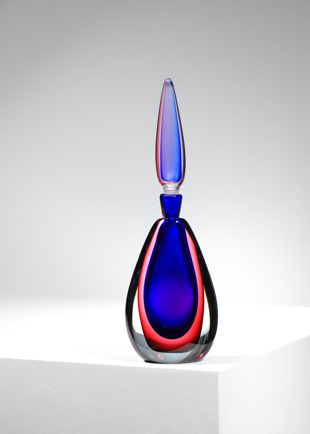 Large bottle in blue and red Murano glass from the 60s In Good Condition For Sale In Ternay, Auvergne-Rhône-Alpes