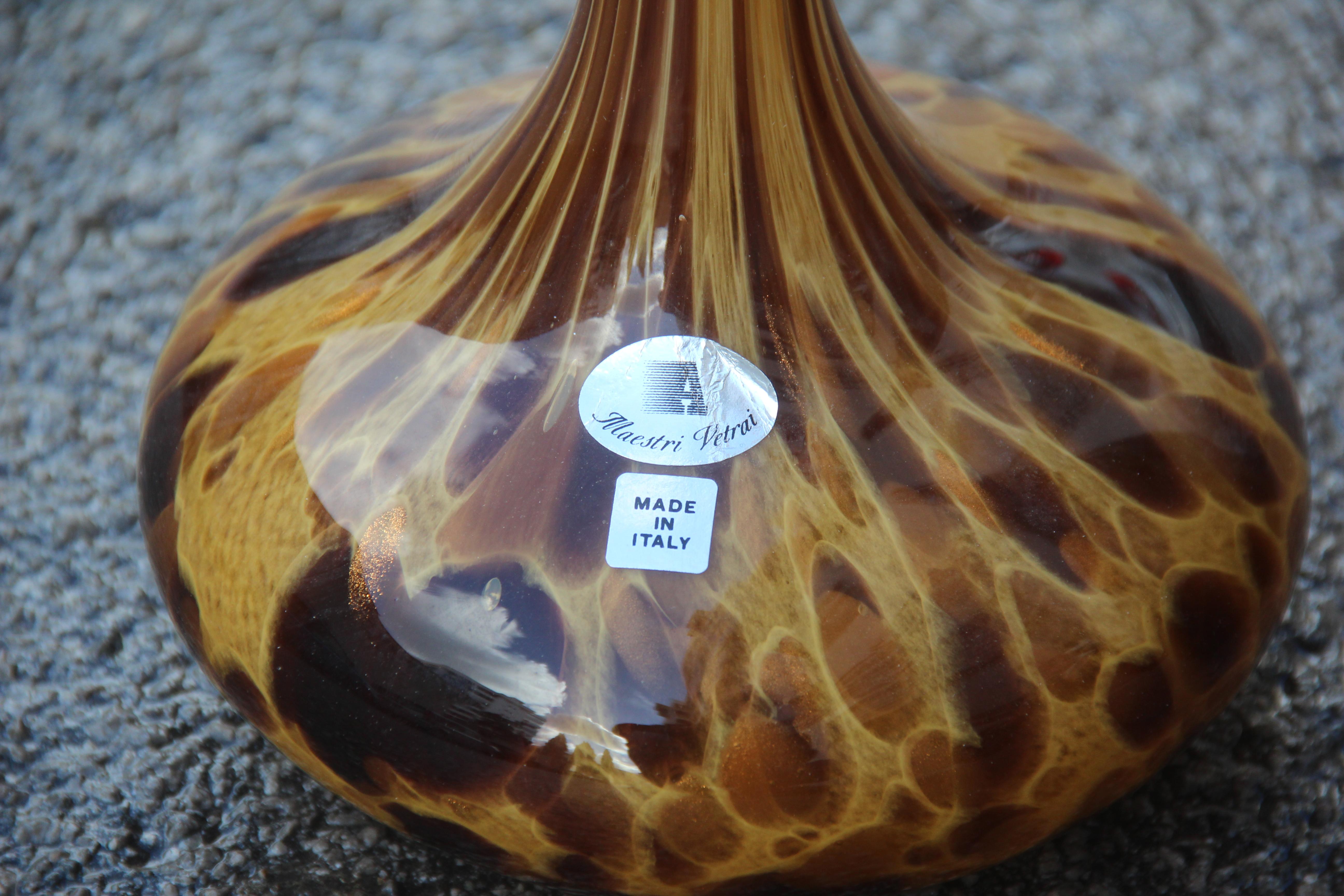 Large bottles in Murano glass spotted decoration Venturina, yellow color brawn.
Measures: Diameter small vase cm.12.