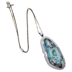 Grand collier pendentif en platine avec opale Boulder et diamants