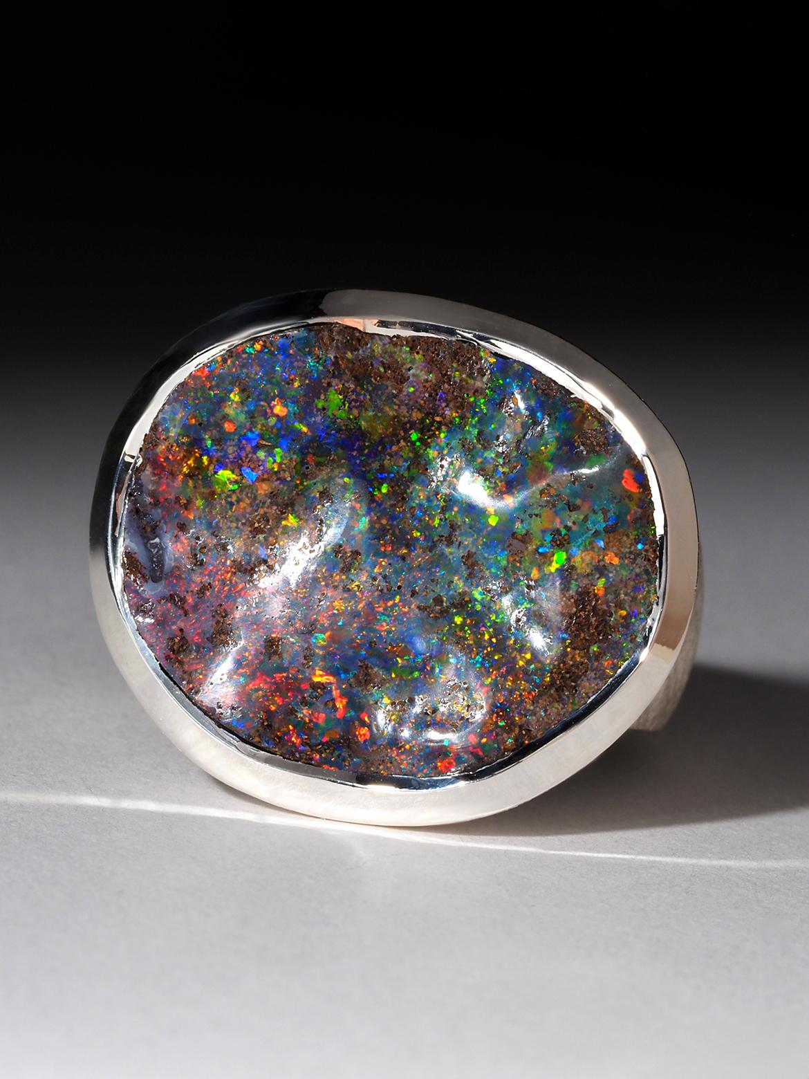 Grande anello di opale Boulder in argento Anello di dichiarazione con pietra preziosa colorata da 8 carati in vendita 5