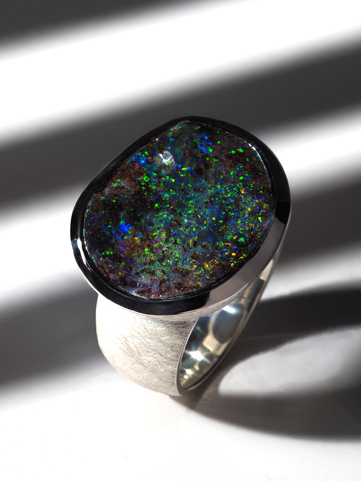 Grande anello di opale Boulder in argento Anello di dichiarazione con pietra preziosa colorata da 8 carati in vendita 7