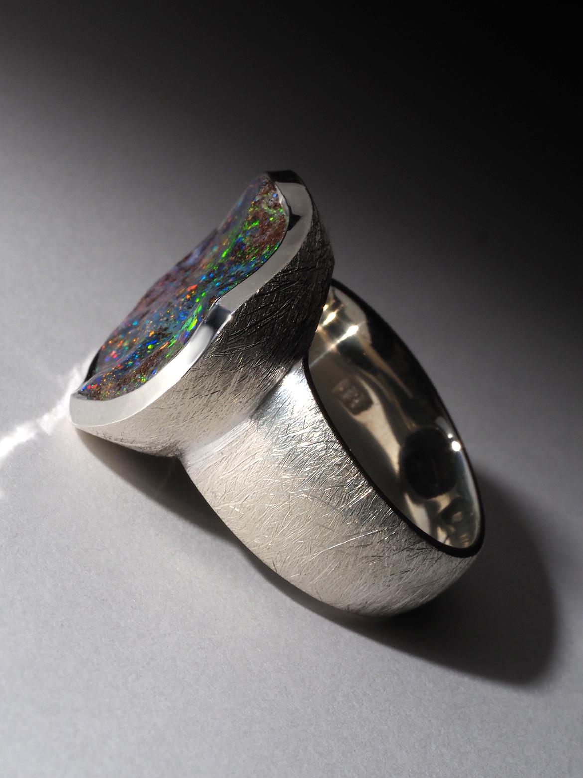 Grande anello di opale Boulder in argento Anello di dichiarazione con pietra preziosa colorata da 8 carati in vendita 9