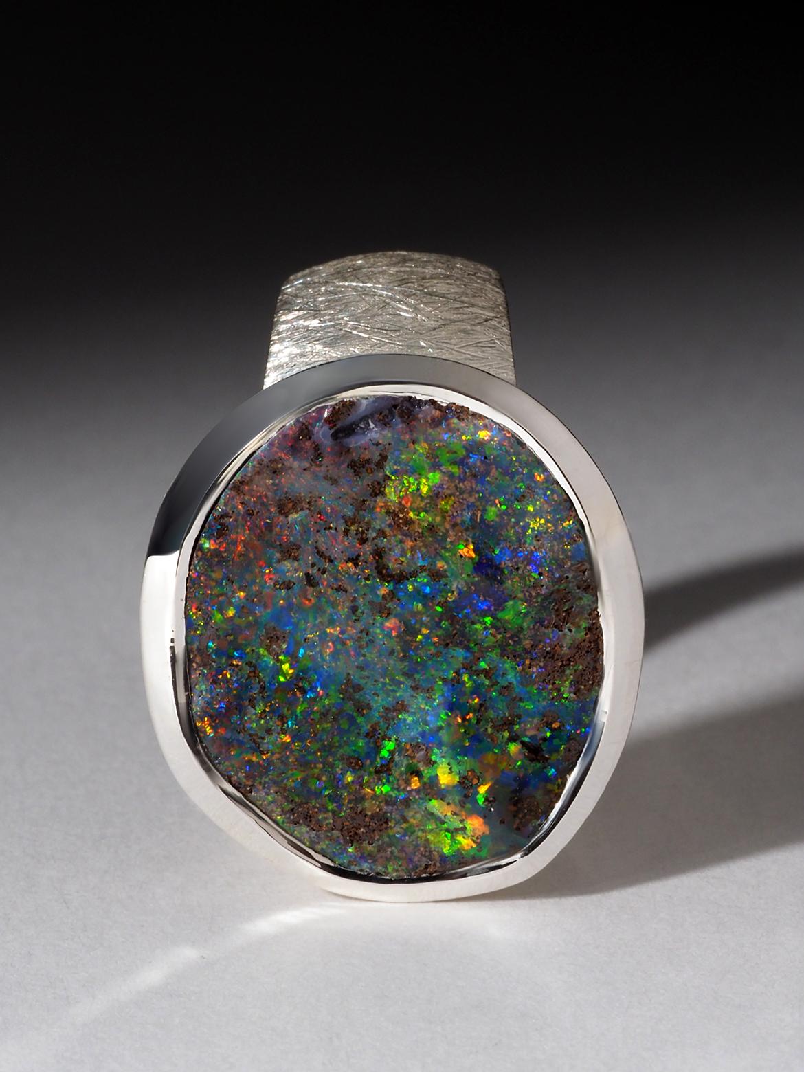 Grande anello di opale Boulder in argento Anello di dichiarazione con pietra preziosa colorata da 8 carati in vendita 1