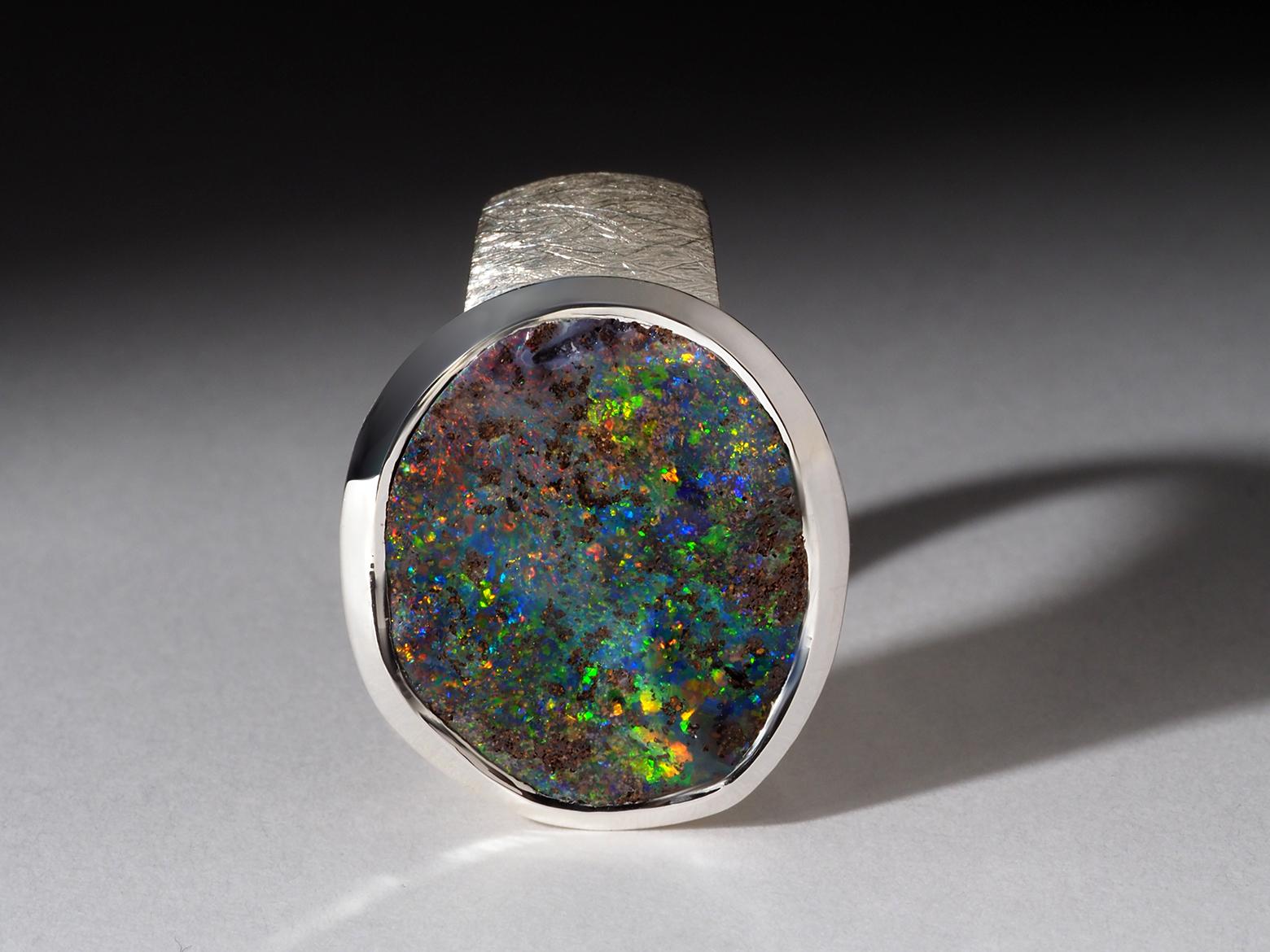 Grande anello di opale Boulder in argento Anello di dichiarazione con pietra preziosa colorata da 8 carati in vendita 2