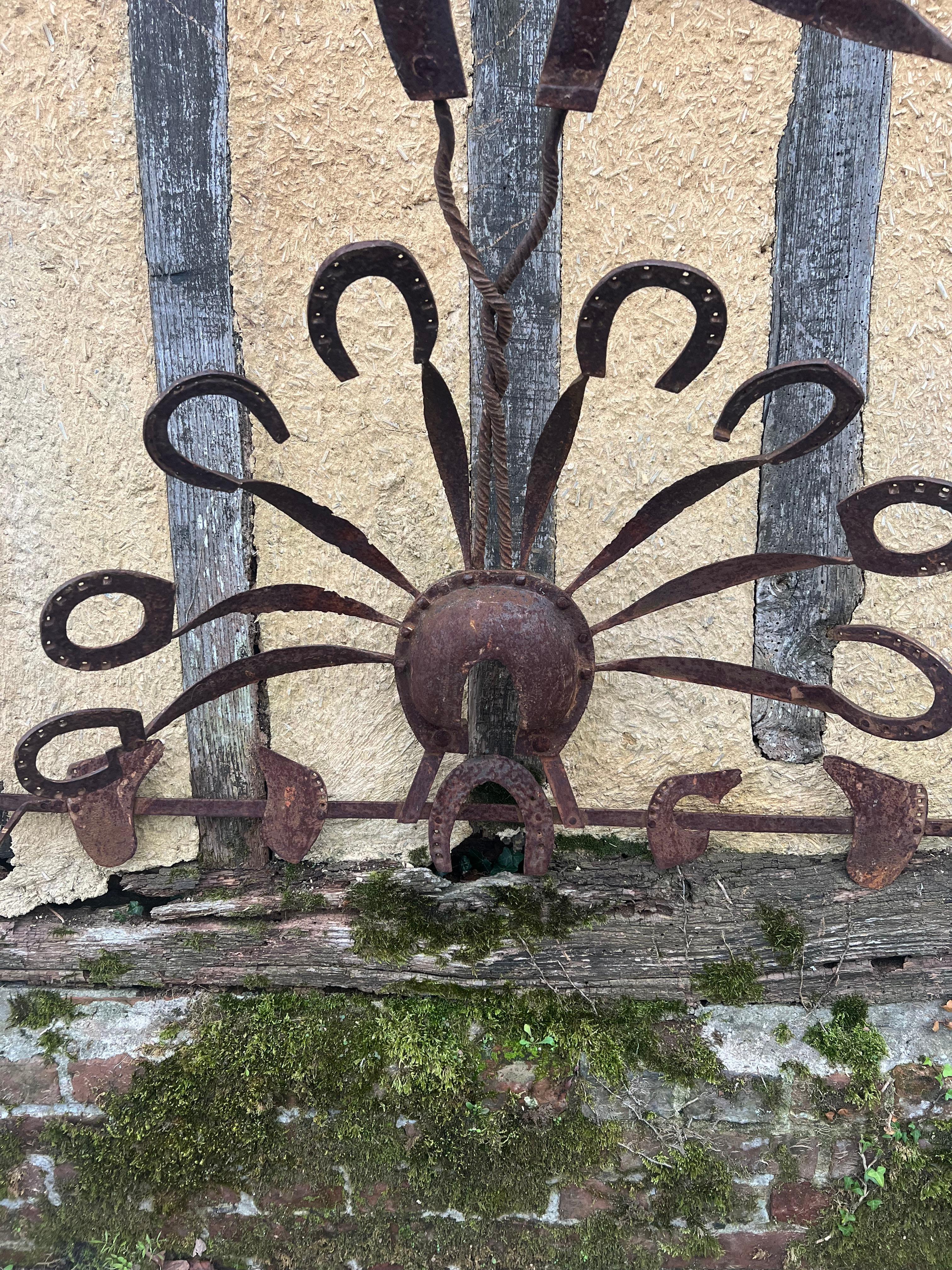 French Large bouquet of Saint-Eloi in wrought iron For Sale