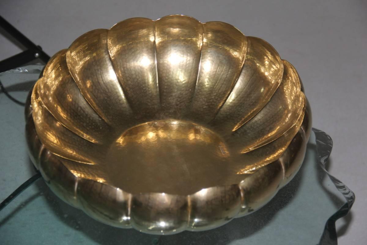 Large bowl brass hand-embossed Italian design 1970s, hammered brass, Renzo Cassetti.
