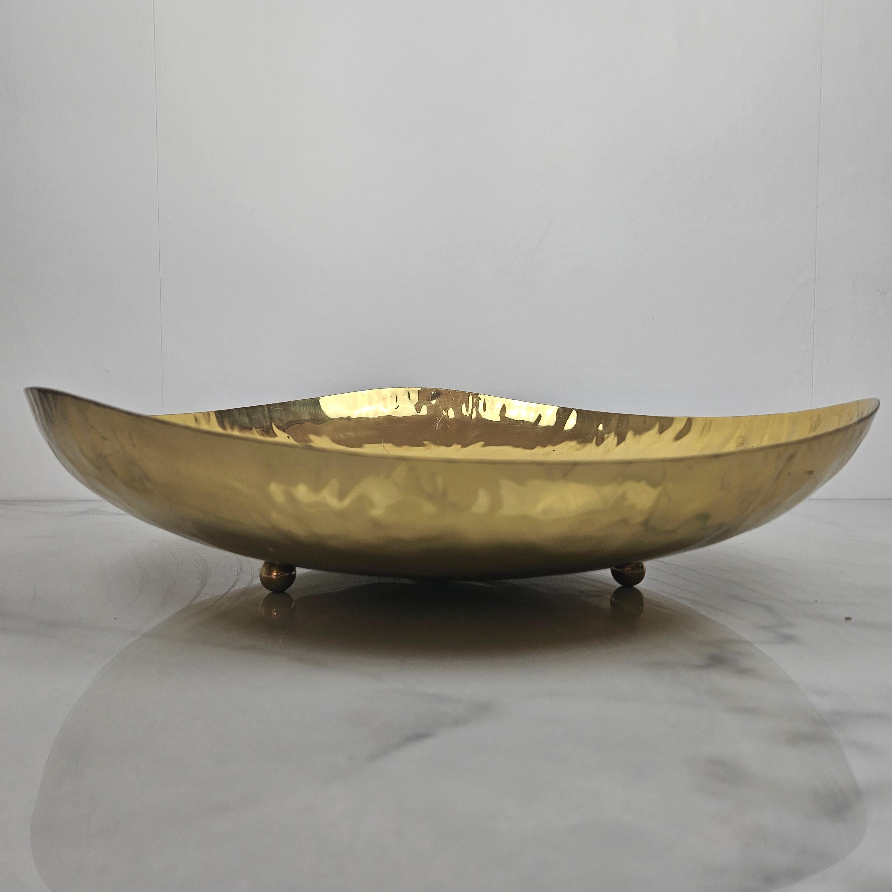 Moderne Grand bol en laiton à 3 pieds ronds, Italie, années 1970 en vente