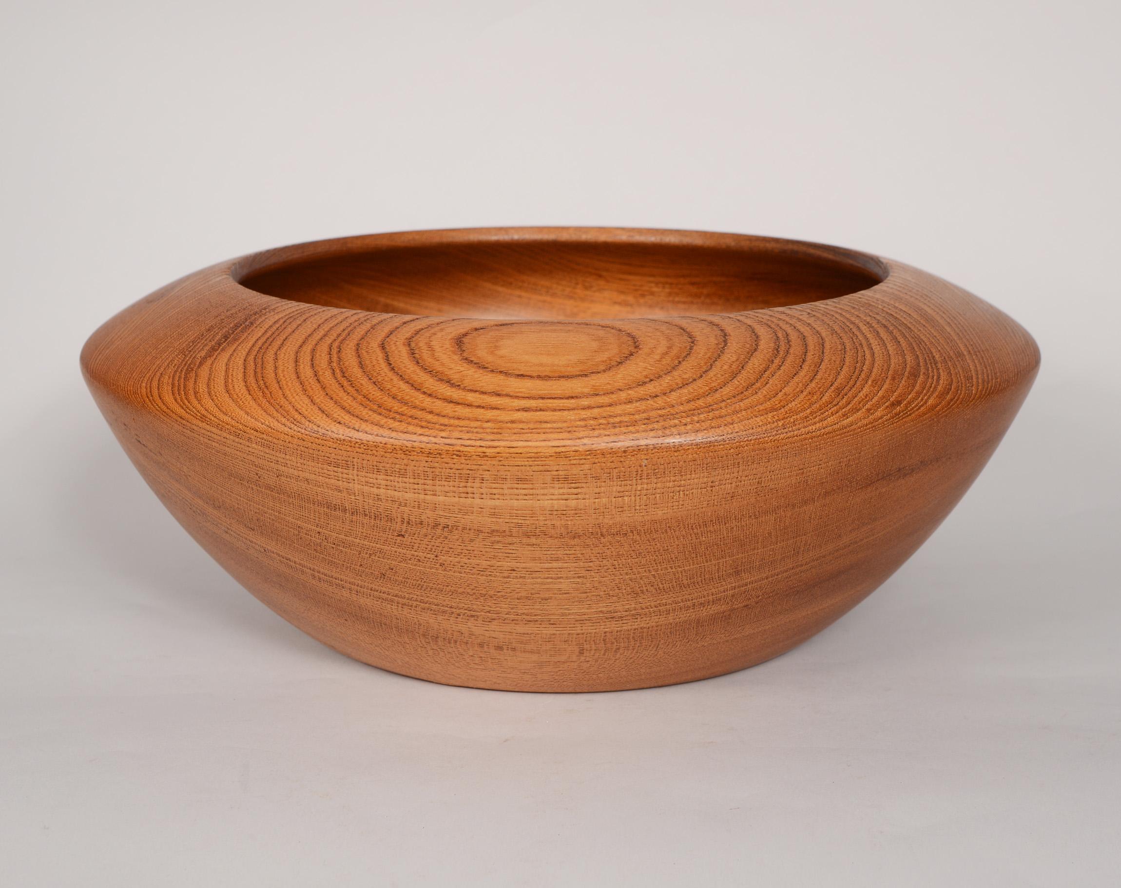 Large Bowl in Keyaki Wood by Tokaido Japan In Good Condition In San Mateo, CA