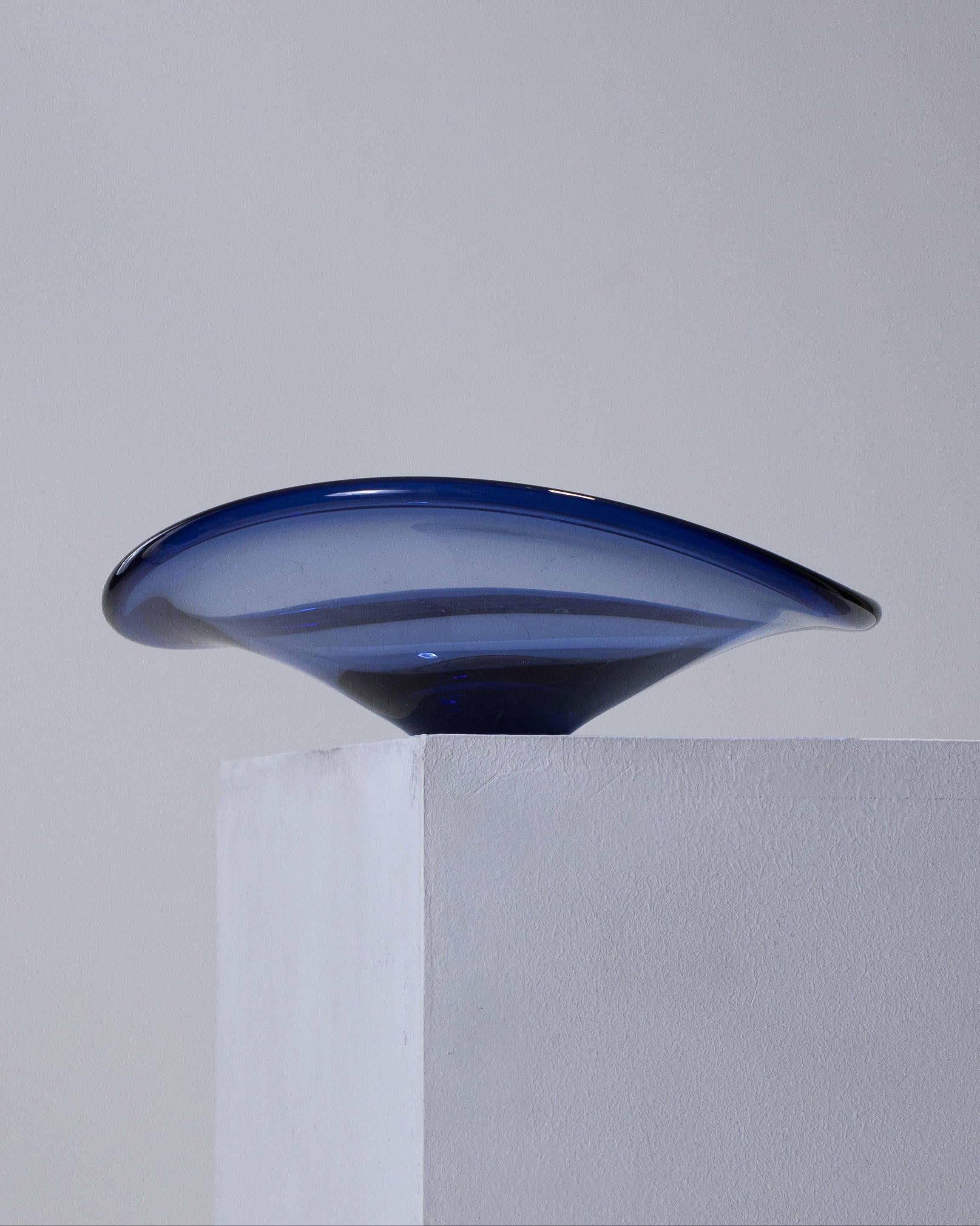 Große Schale aus dickblauem Glas, 1950er-Jahre (20. Jahrhundert) im Angebot