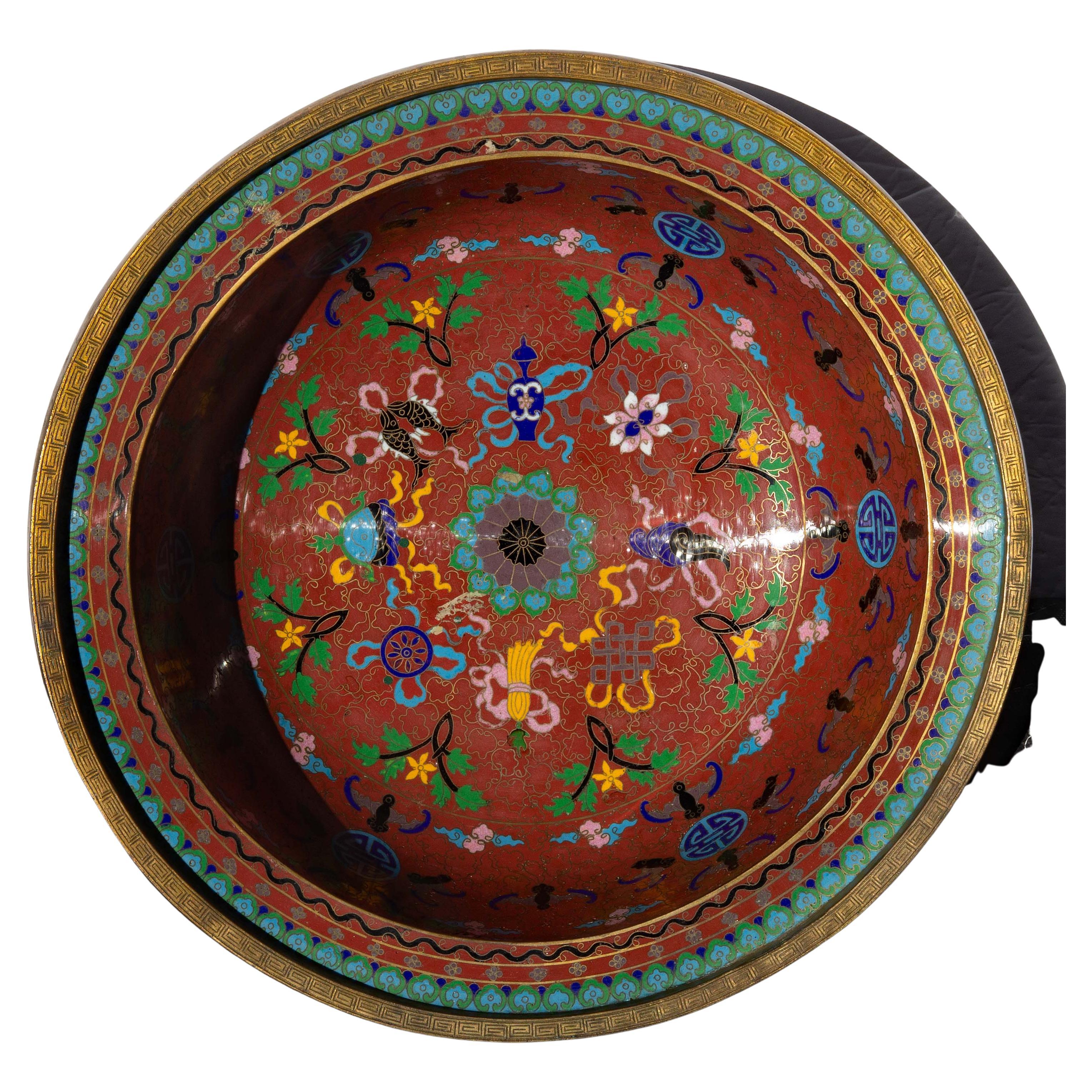 Grande "Ciotola della fortuna" cinese in cloisonne con pipistrelli del XIX secolo in vendita