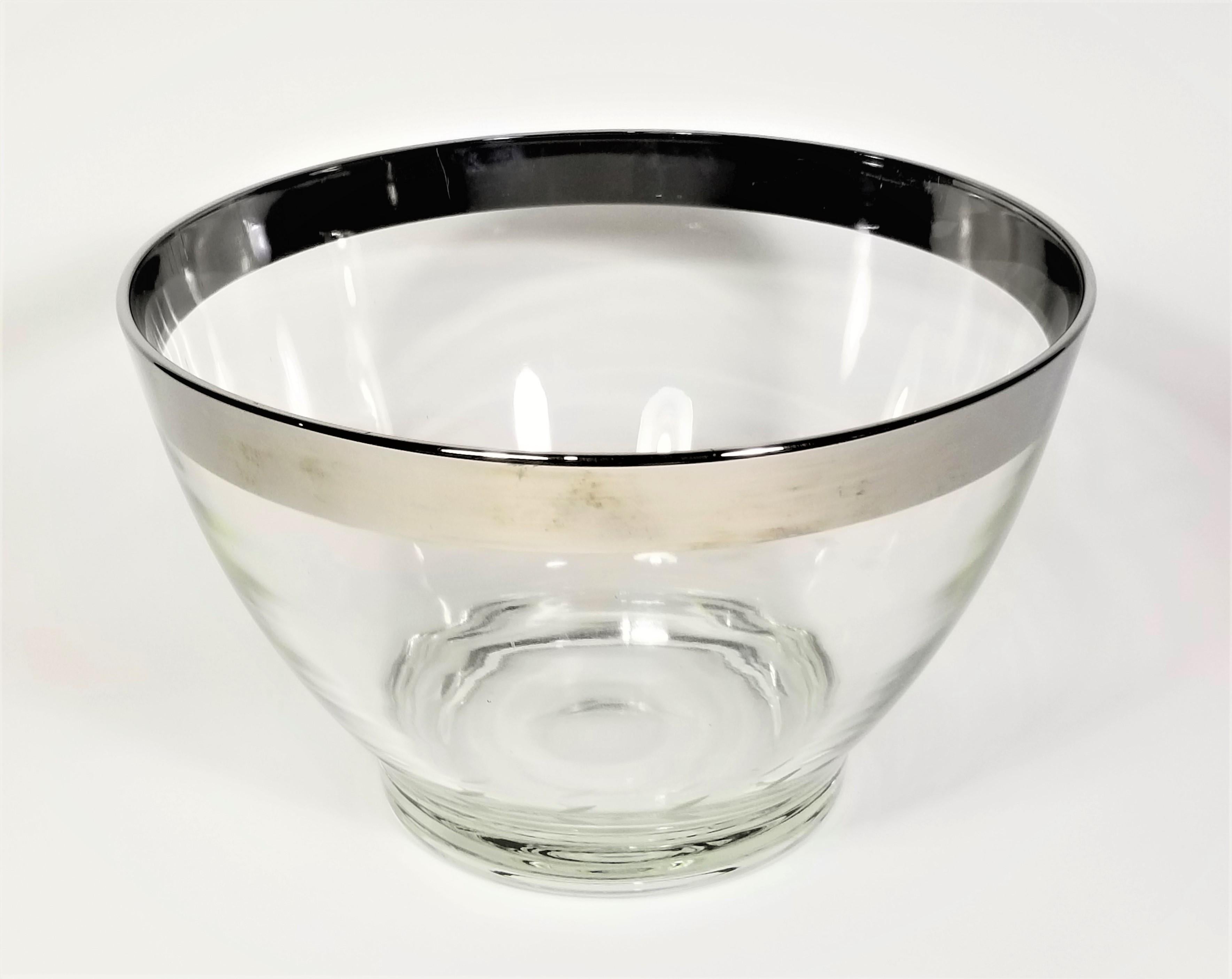 Cuenco grande con borde de plata Estilo de mediados de siglo de Dorothy Thorpe Grabado en venta