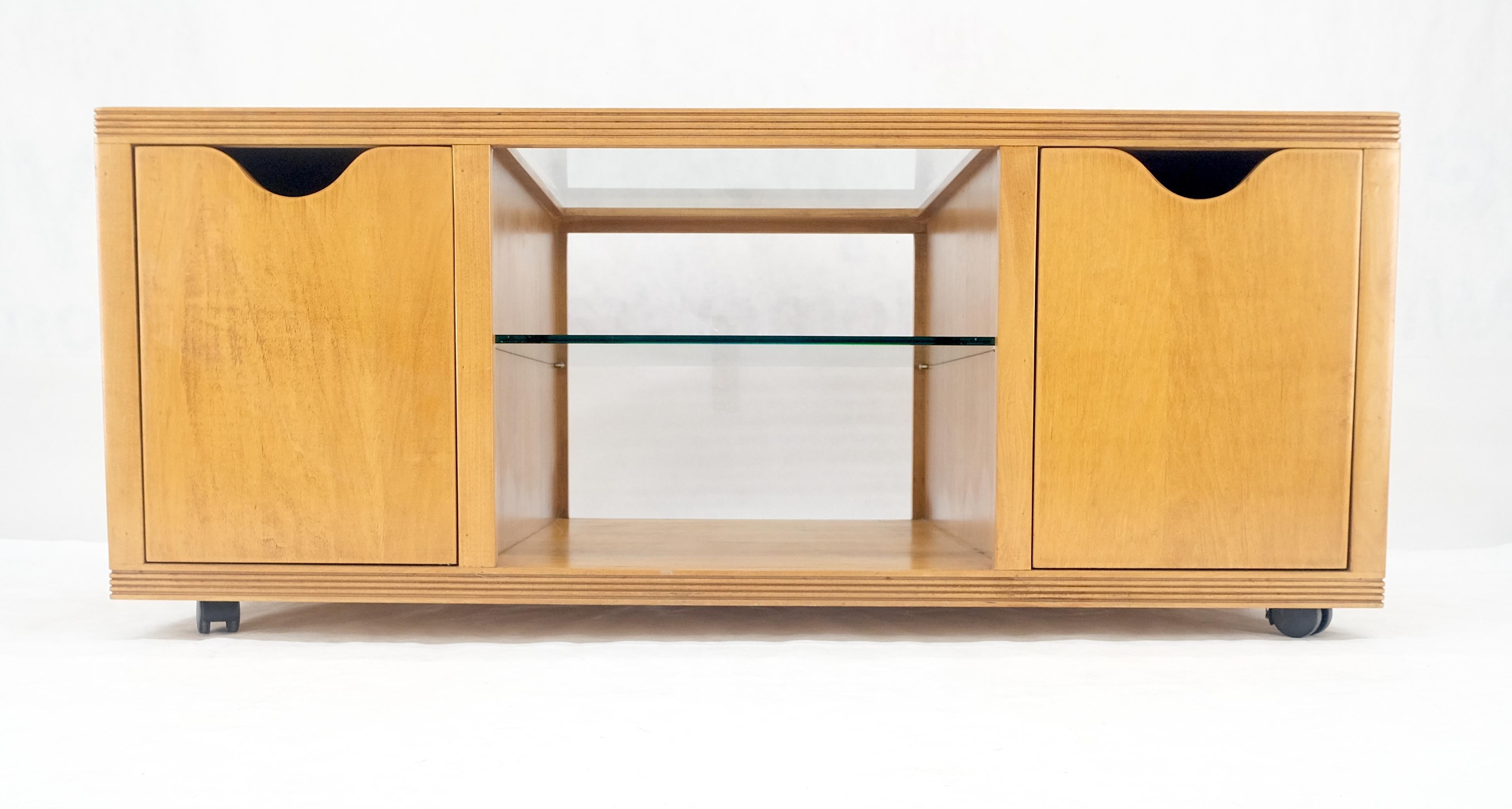 Mid-Century moderno Tavolino da caffè a forma di scatola con piano in vetro e cassetti profondi in compensato di betulla MCM in vendita