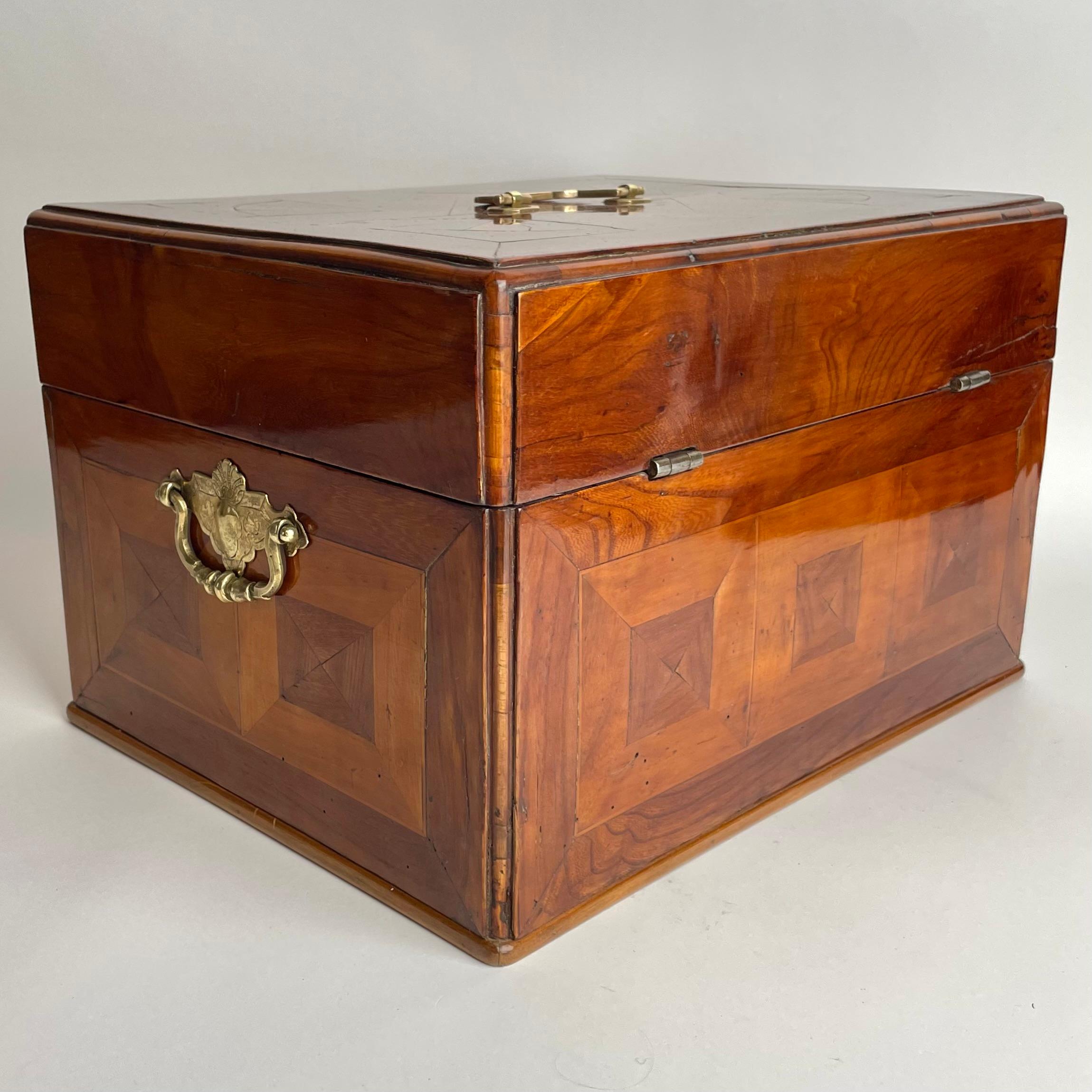 Large box with inlay of various fruit woods. Baroque, early 18th Century For Sale 6