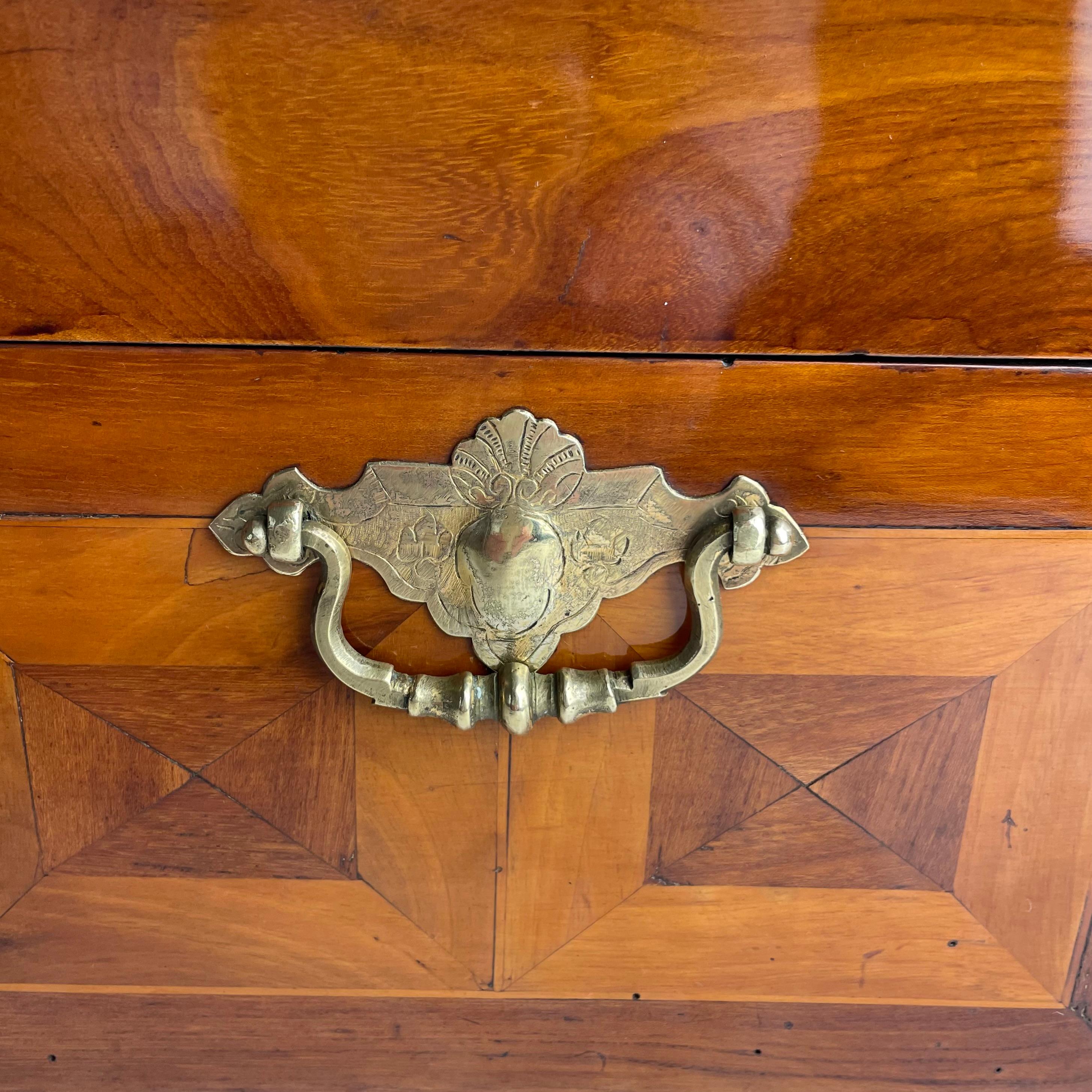 Large box with inlay of various fruit woods. Baroque, early 18th Century For Sale 8