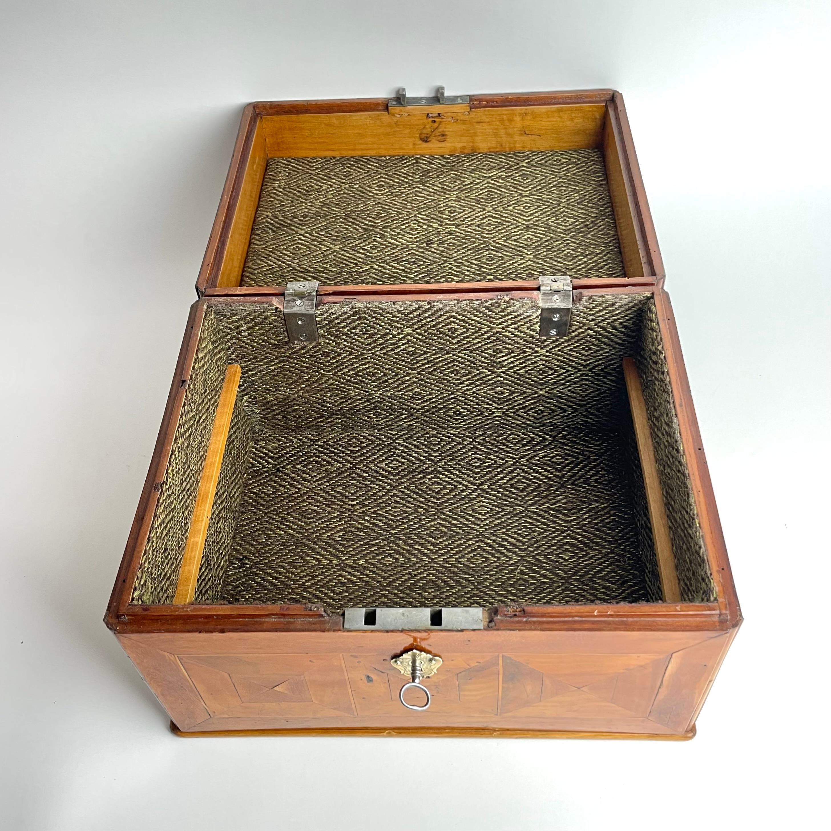Large box with inlay of various fruit woods. Baroque, early 18th Century For Sale 12