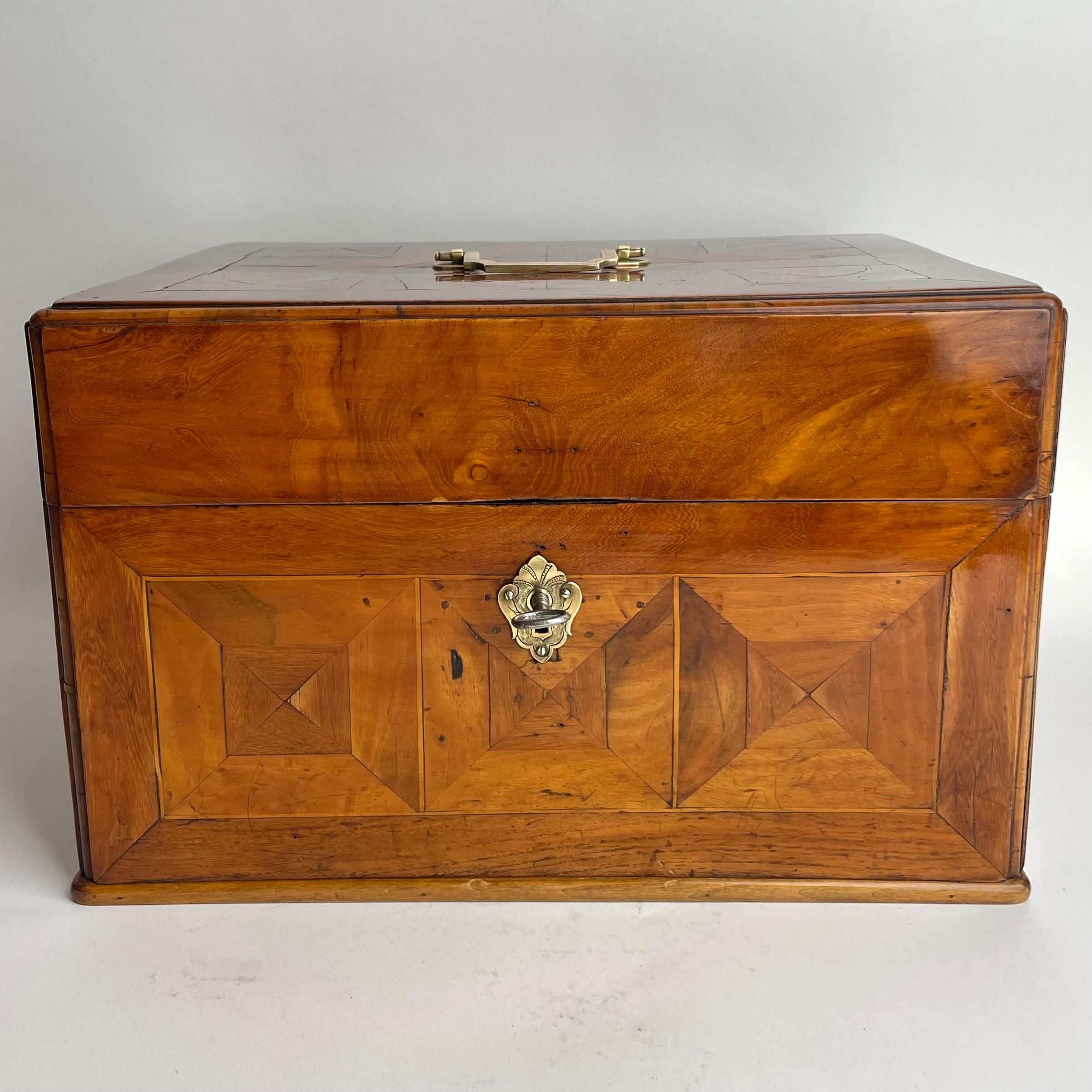 Beautiful and large box with inlay of various fruit woods. Baroque, early 18th Century. Working lock and key. Interior with later fabric.

Wear consistent with age and use 