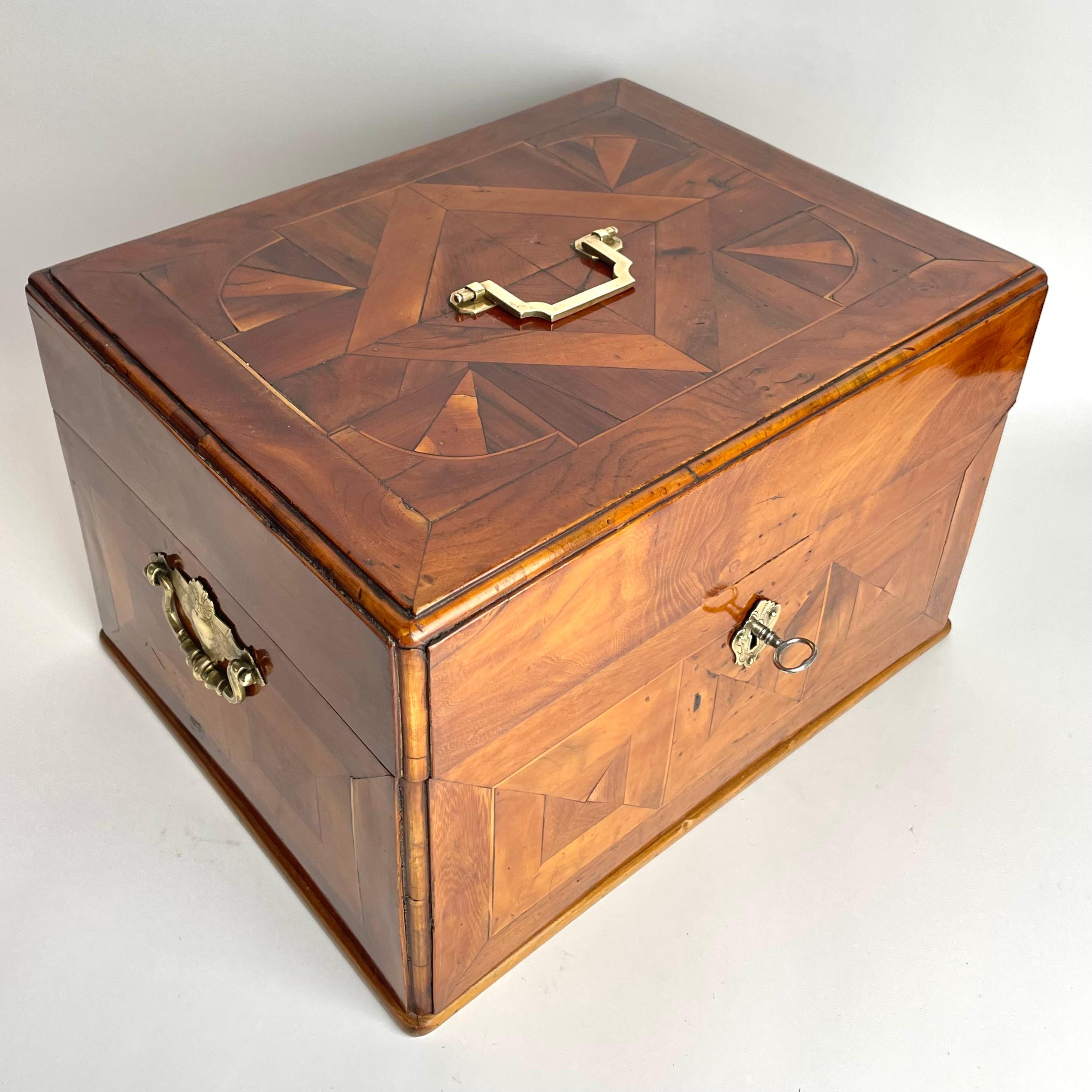 Large box with inlay of various fruit woods. Baroque, early 18th Century In Good Condition For Sale In Knivsta, SE