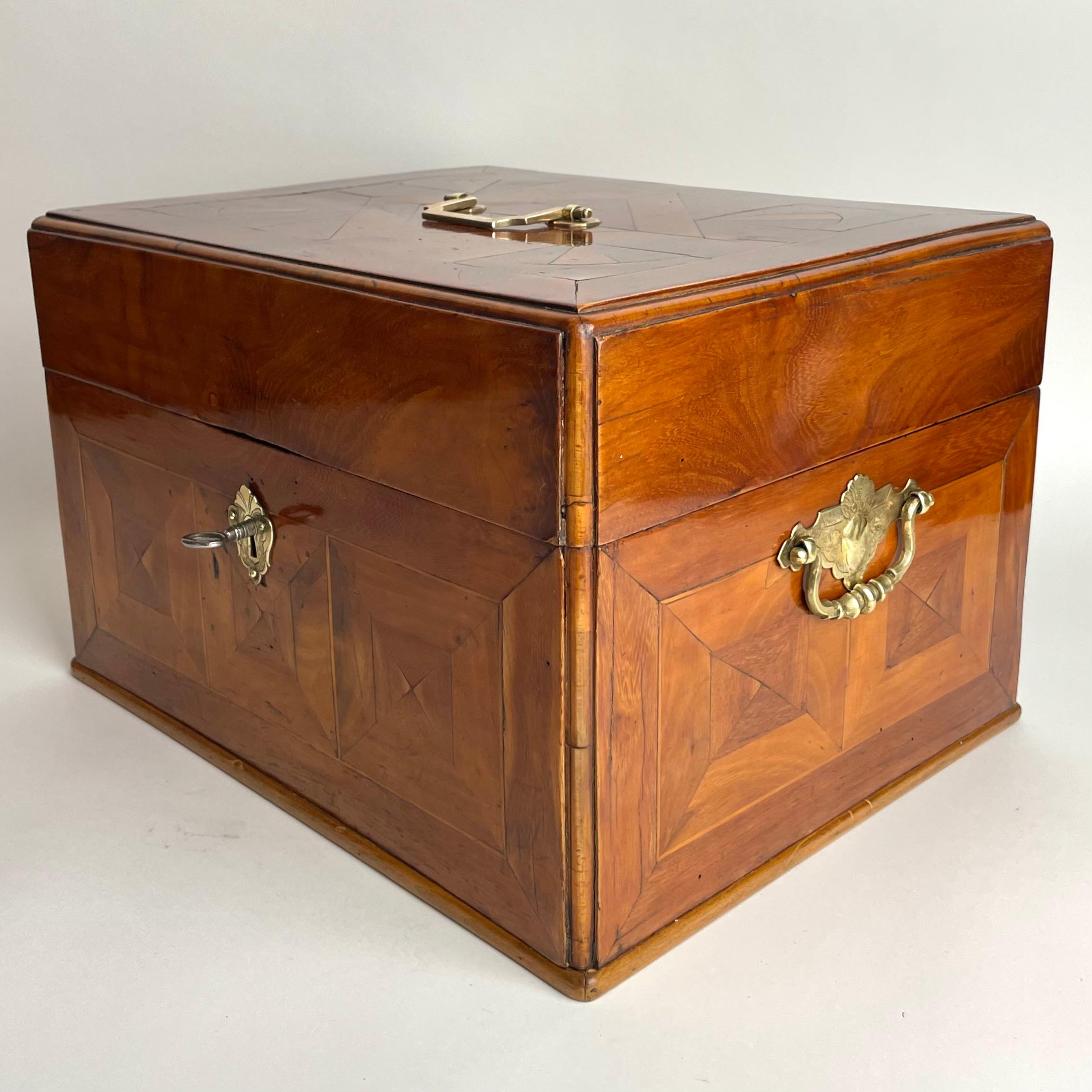 Large box with inlay of various fruit woods. Baroque, early 18th Century For Sale 1