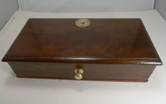 Grand coffret de balances anglaises anciennes en acajou et laiton:: vers 1880