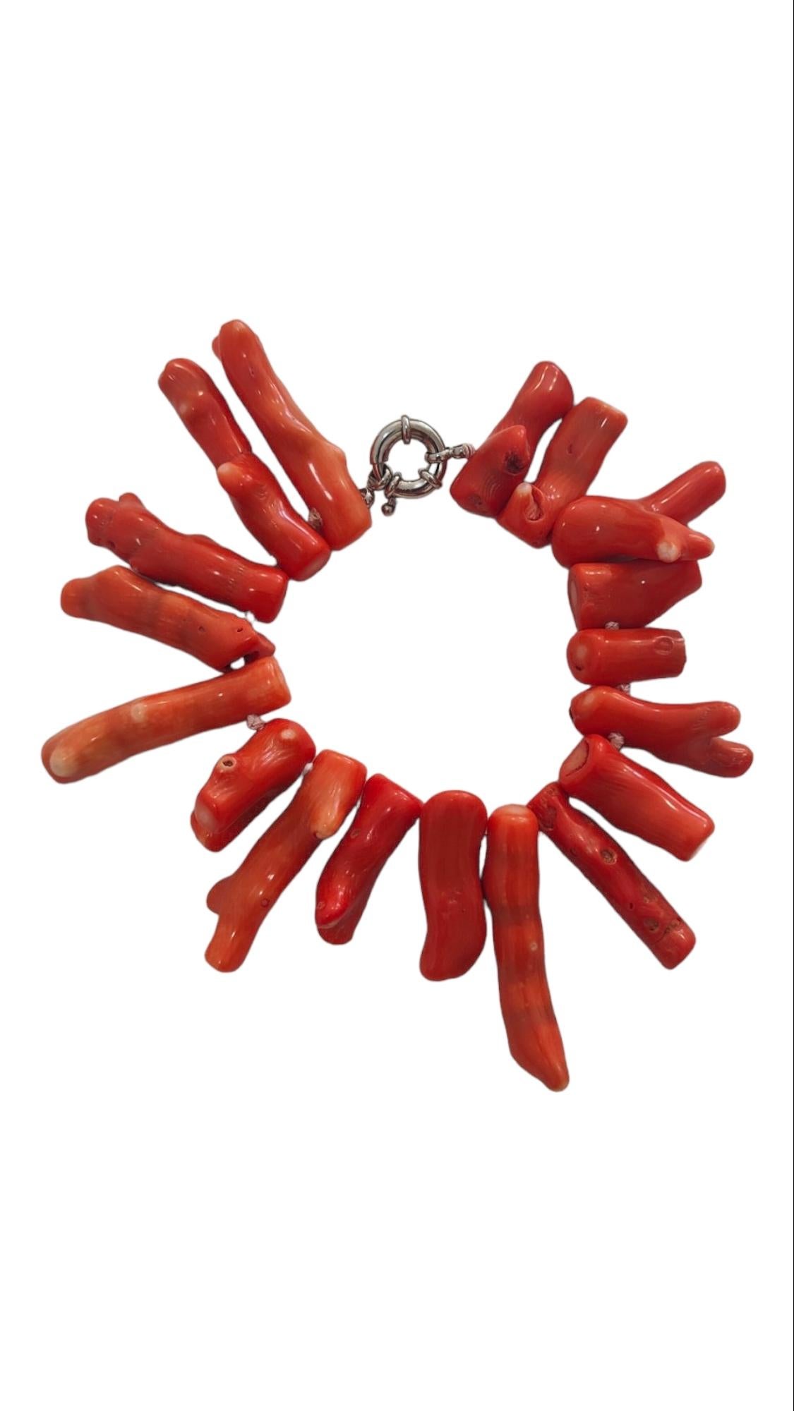 Large Bracelet With Mediterranean Coral Branches In Good Condition For Sale In Madrid, ES