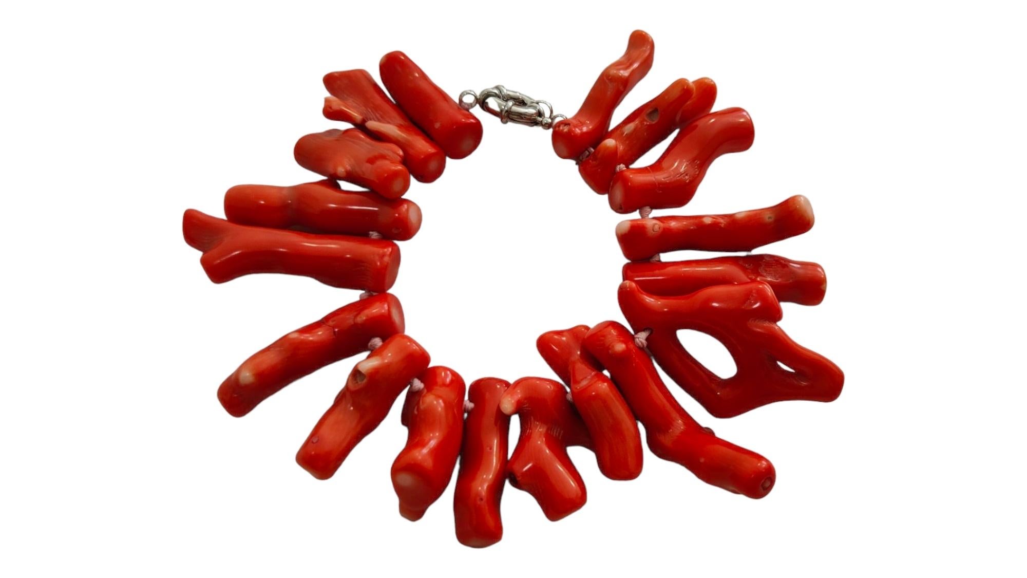 Large Bracelet With Mediterranean Coral Branches In Good Condition For Sale In Madrid, ES