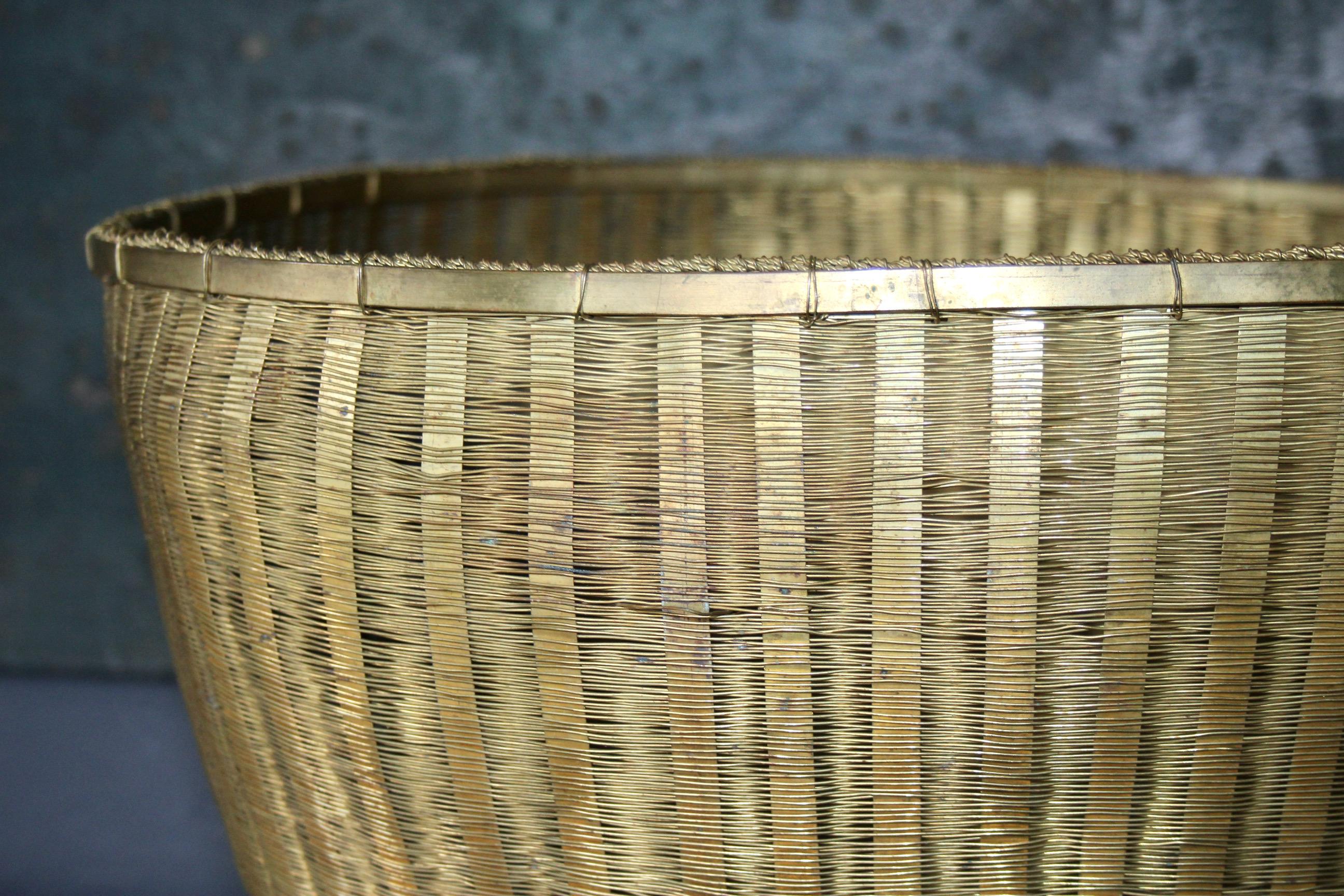 cesto grande in ottone intrecciato In condizioni buone in vendita a grand Lancy, CH