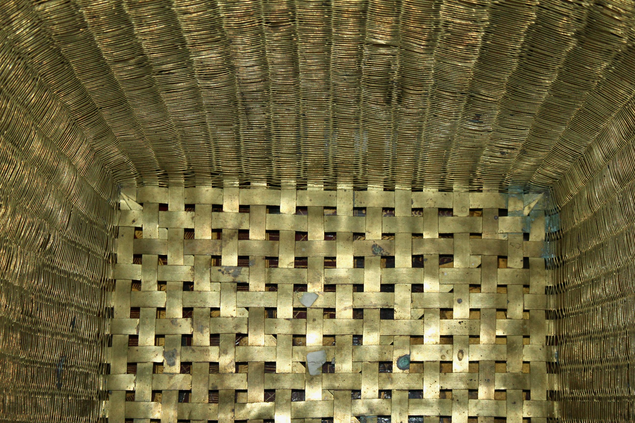 Fine XX secolo cesto grande in ottone intrecciato in vendita