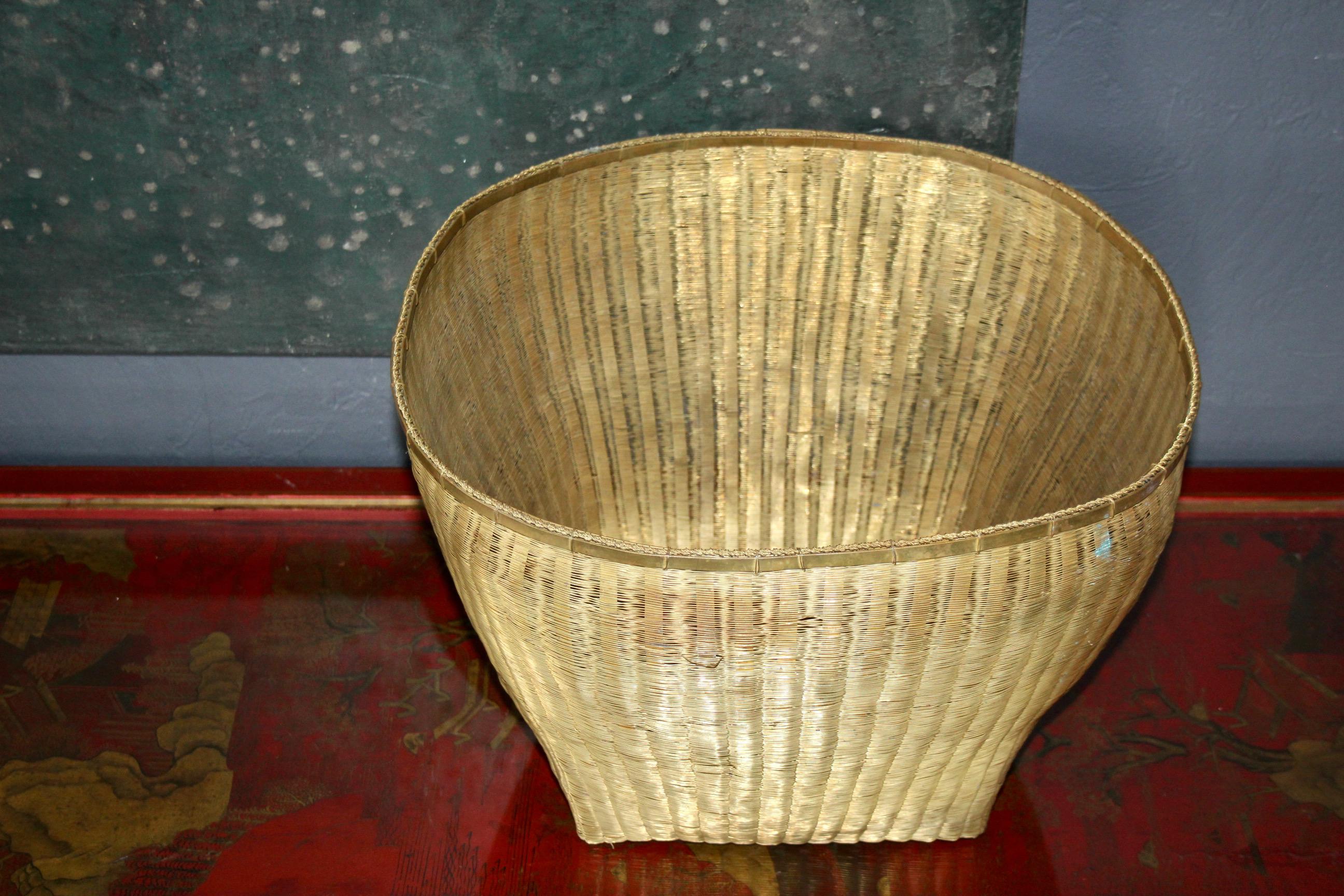 Ottone cesto grande in ottone intrecciato in vendita