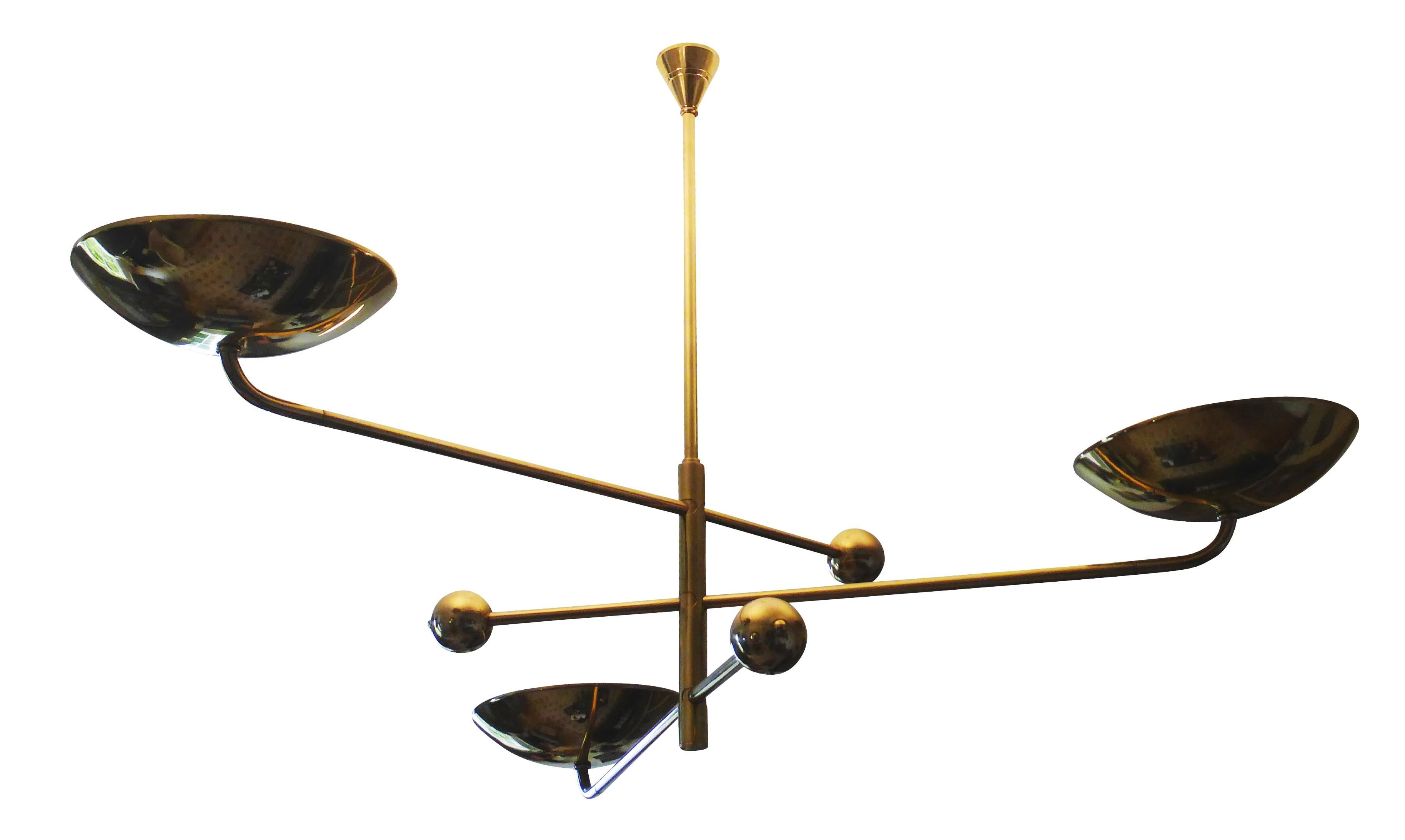 Araña Uhura grande de latón y 3 brazos en bronce - brazos móviles y pantallas giratorias en venta 2