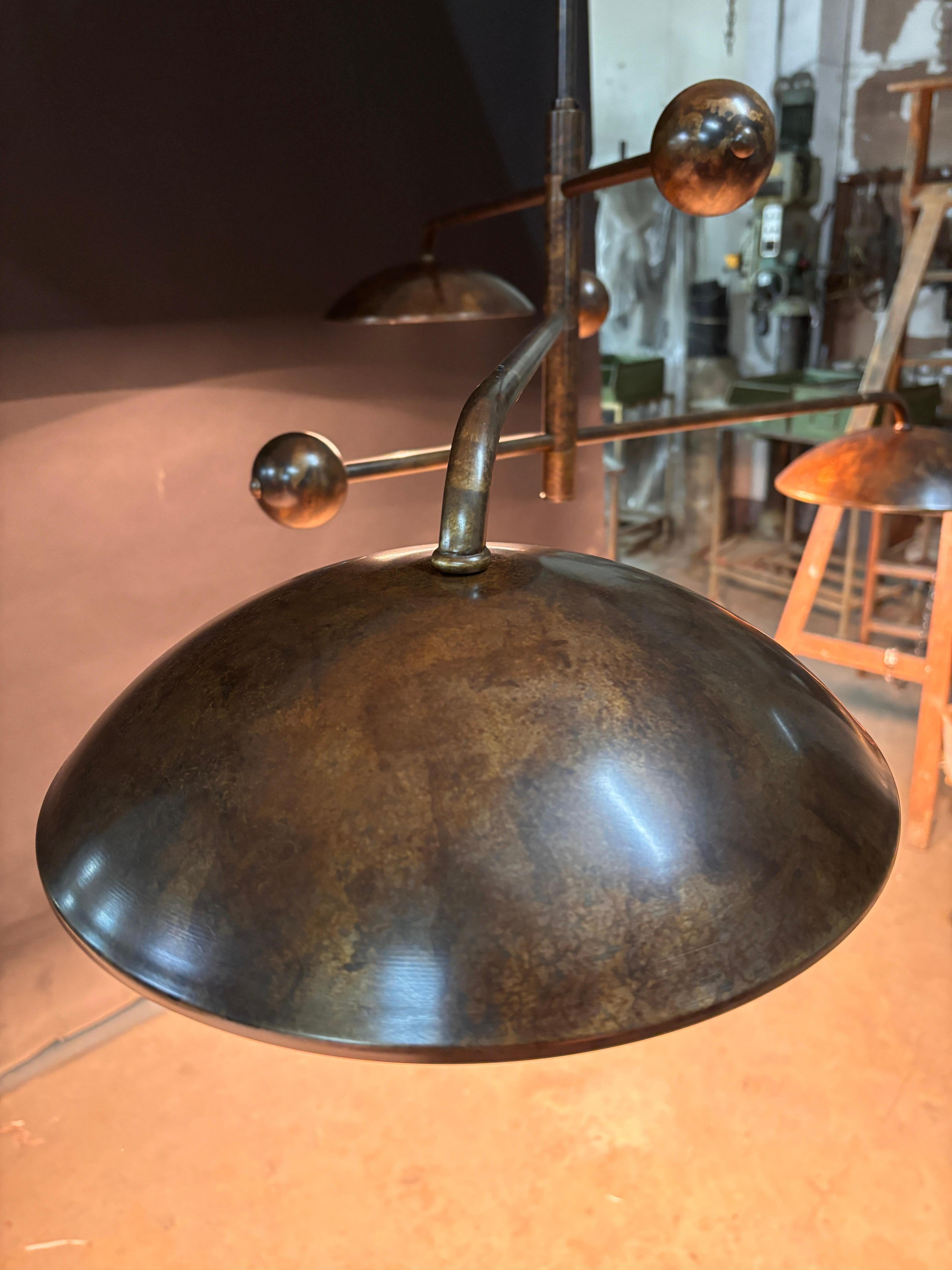 Araña Uhura grande de latón y 3 brazos en bronce - brazos móviles y pantallas giratorias Vaciado en venta