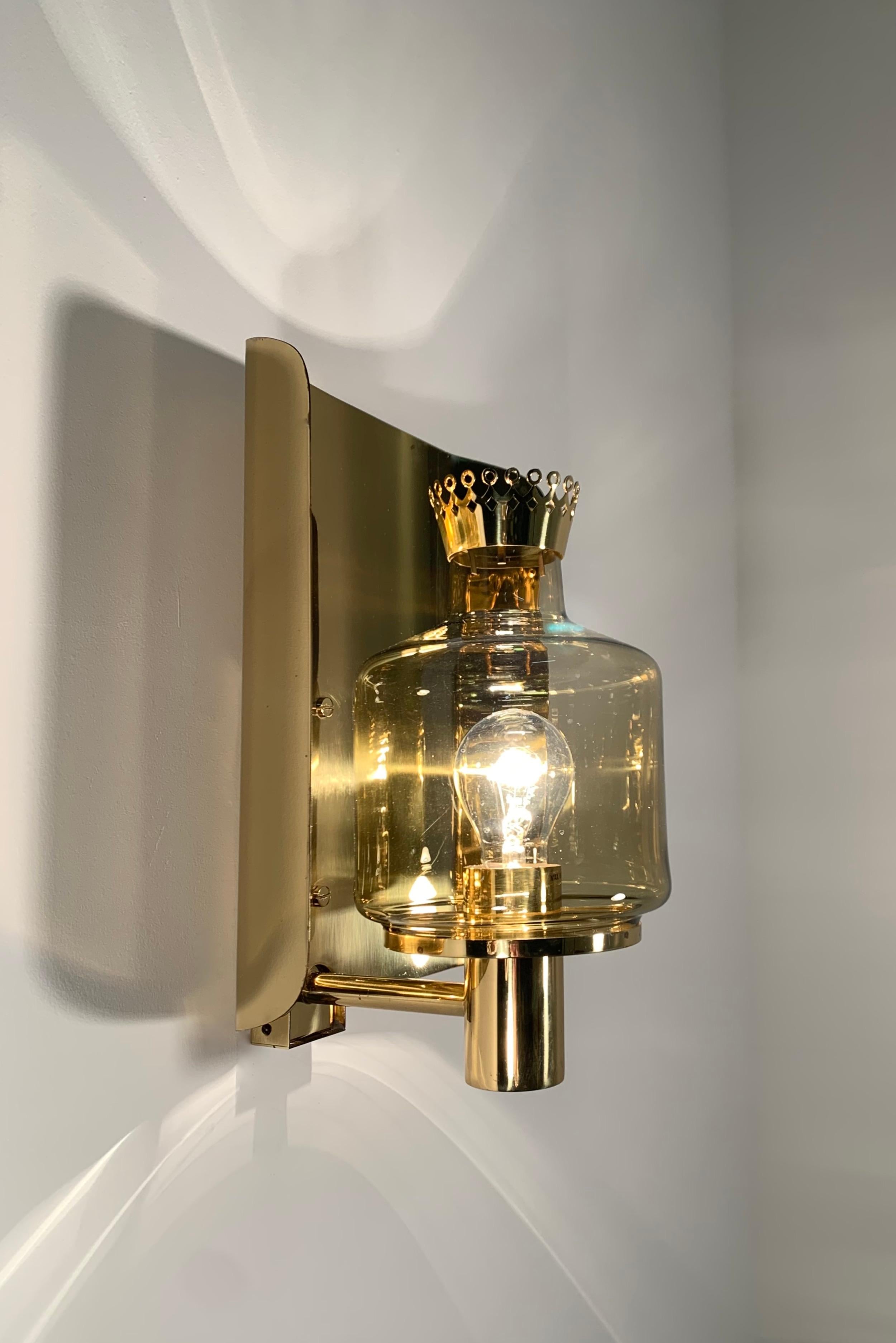 Scandinavian Modern Large Hans Agne Jakobsson Brass & Amber Glass 'Crown' Wall Lamp model V222 For Sale