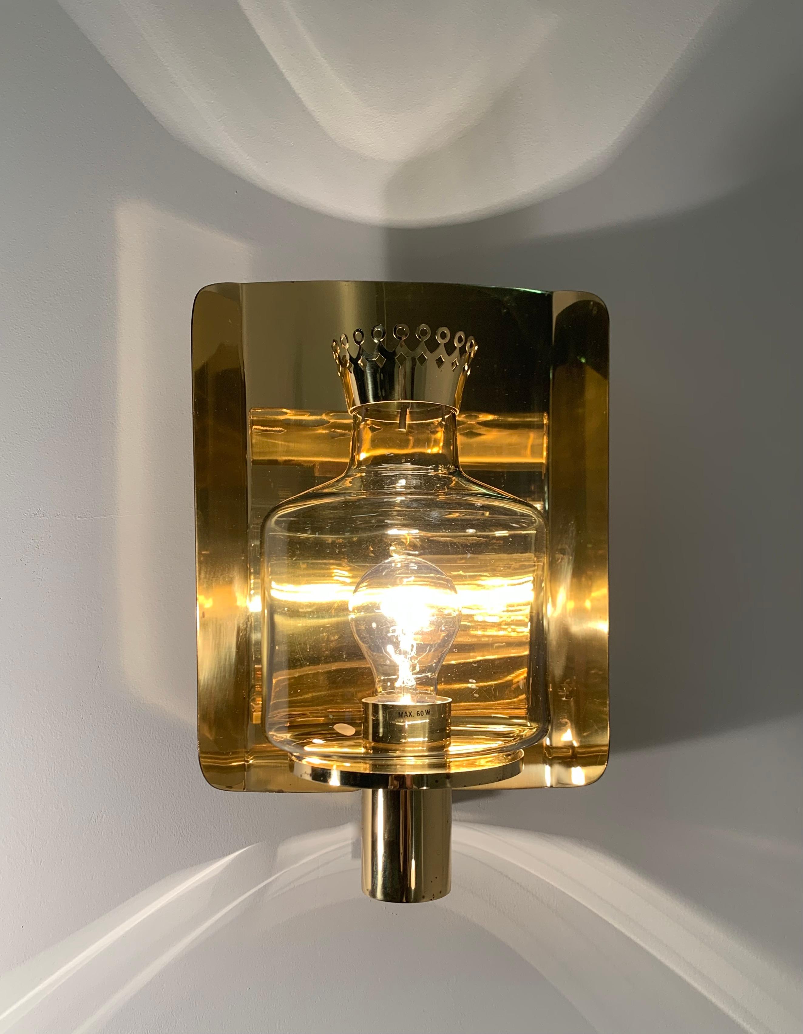 Swedish Large Hans Agne Jakobsson Brass & Amber Glass 'Crown' Wall Lamp model V222 For Sale