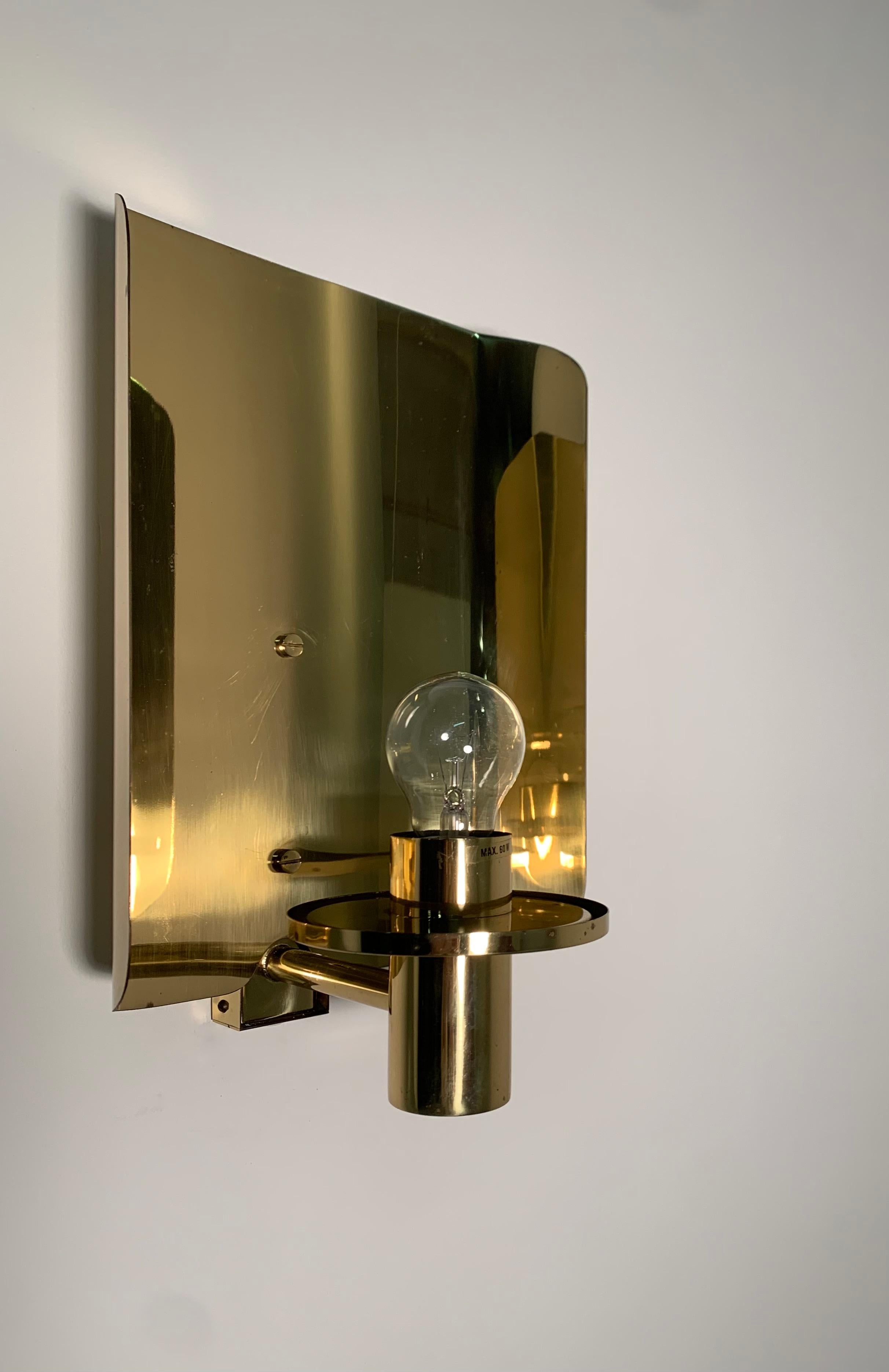 Large Hans Agne Jakobsson Brass & Amber Glass 'Crown' Wall Lamp model V222 For Sale 1