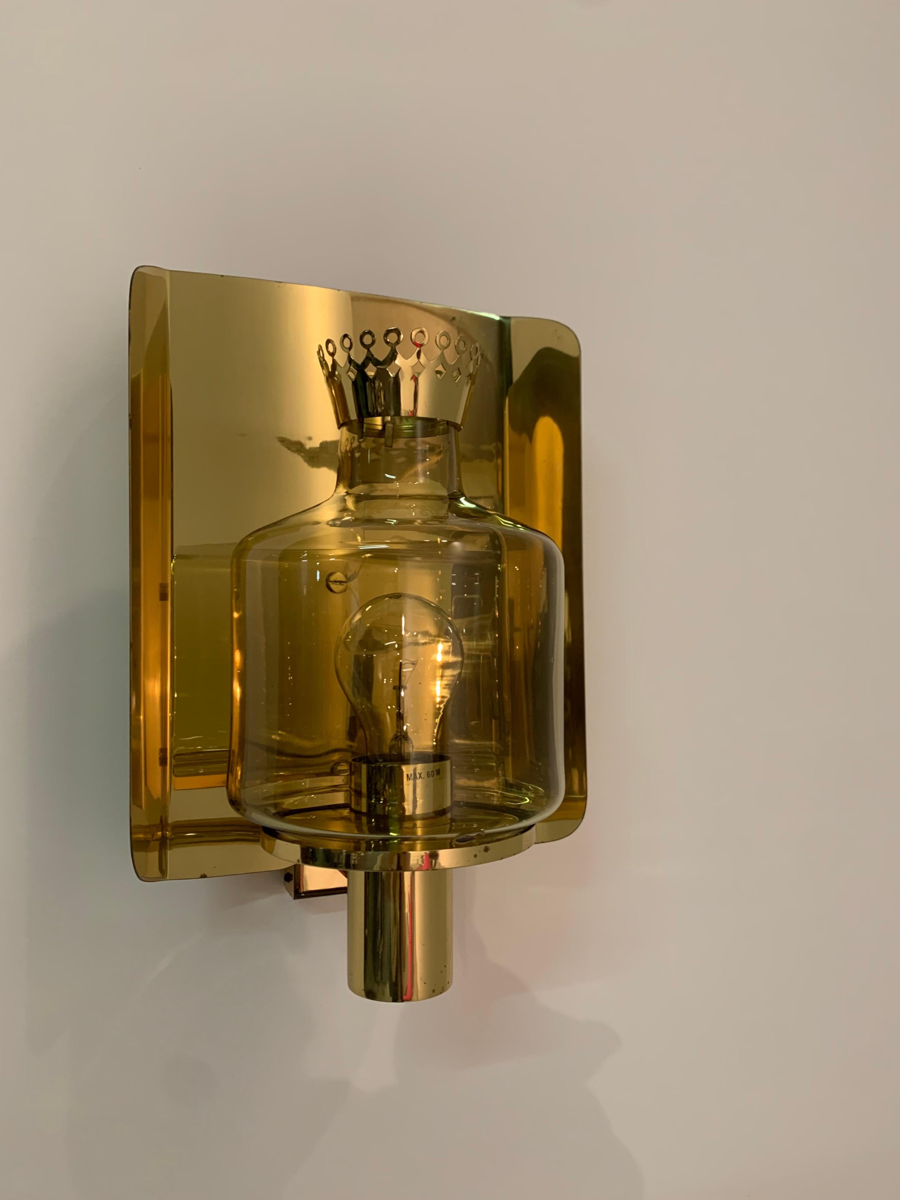 Large Hans Agne Jakobsson Brass & Amber Glass 'Crown' Wall Lamp model V222 For Sale 3